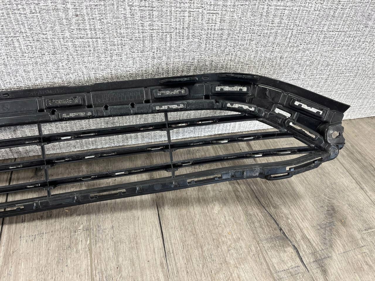 MERCEDES EQA H243 2021-> grid central of a bumper front A2438852104