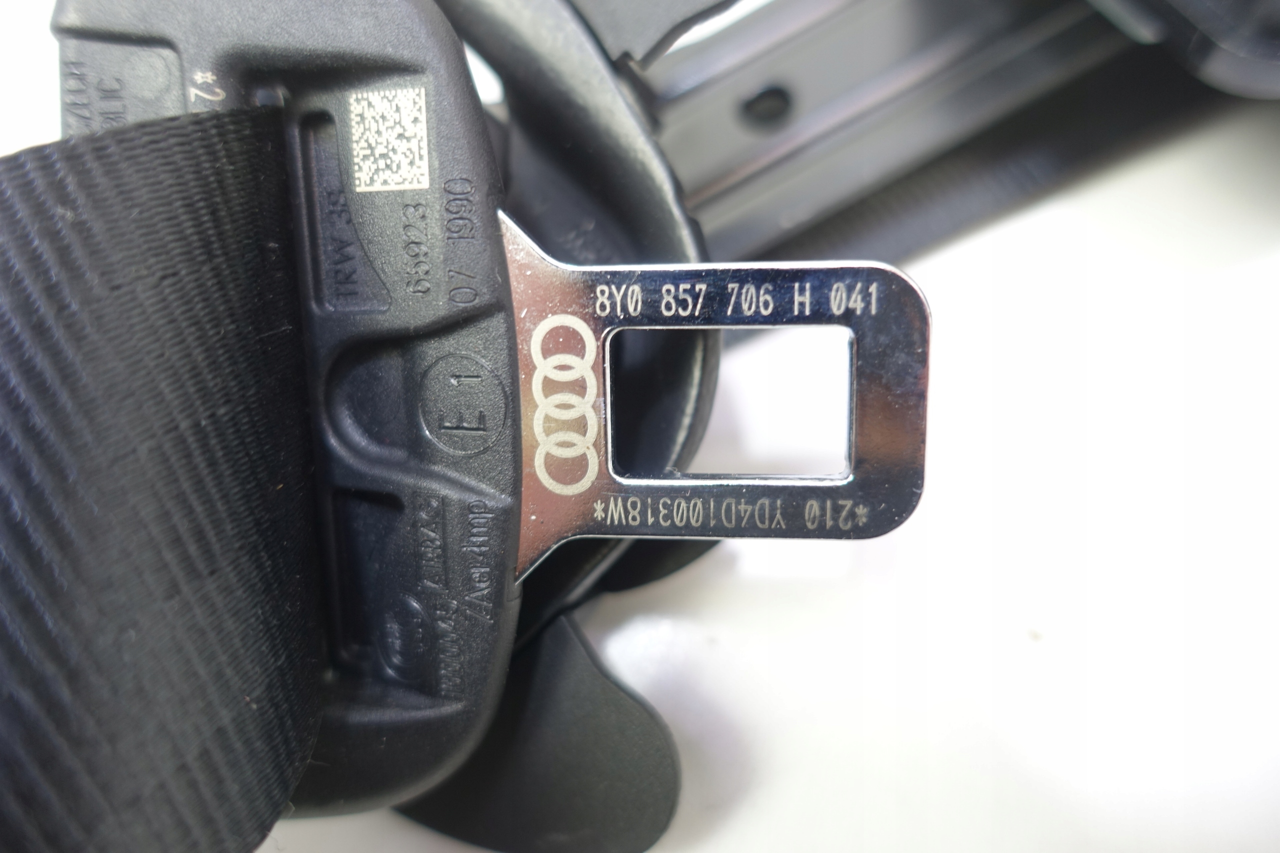 tension belt safety right front AUDI A3 8Y 20