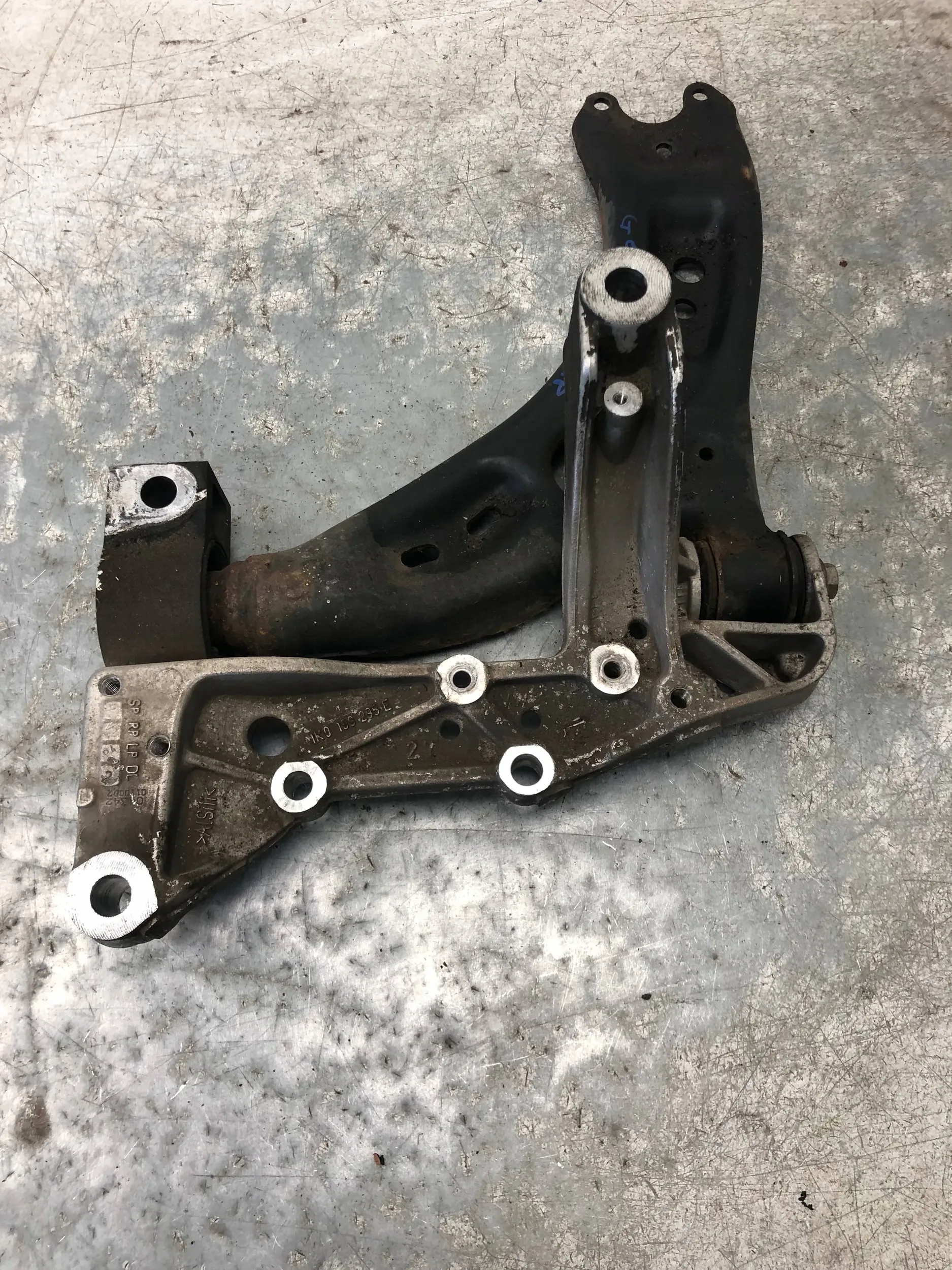 arm left front VW GOLF VI 1K0199295E