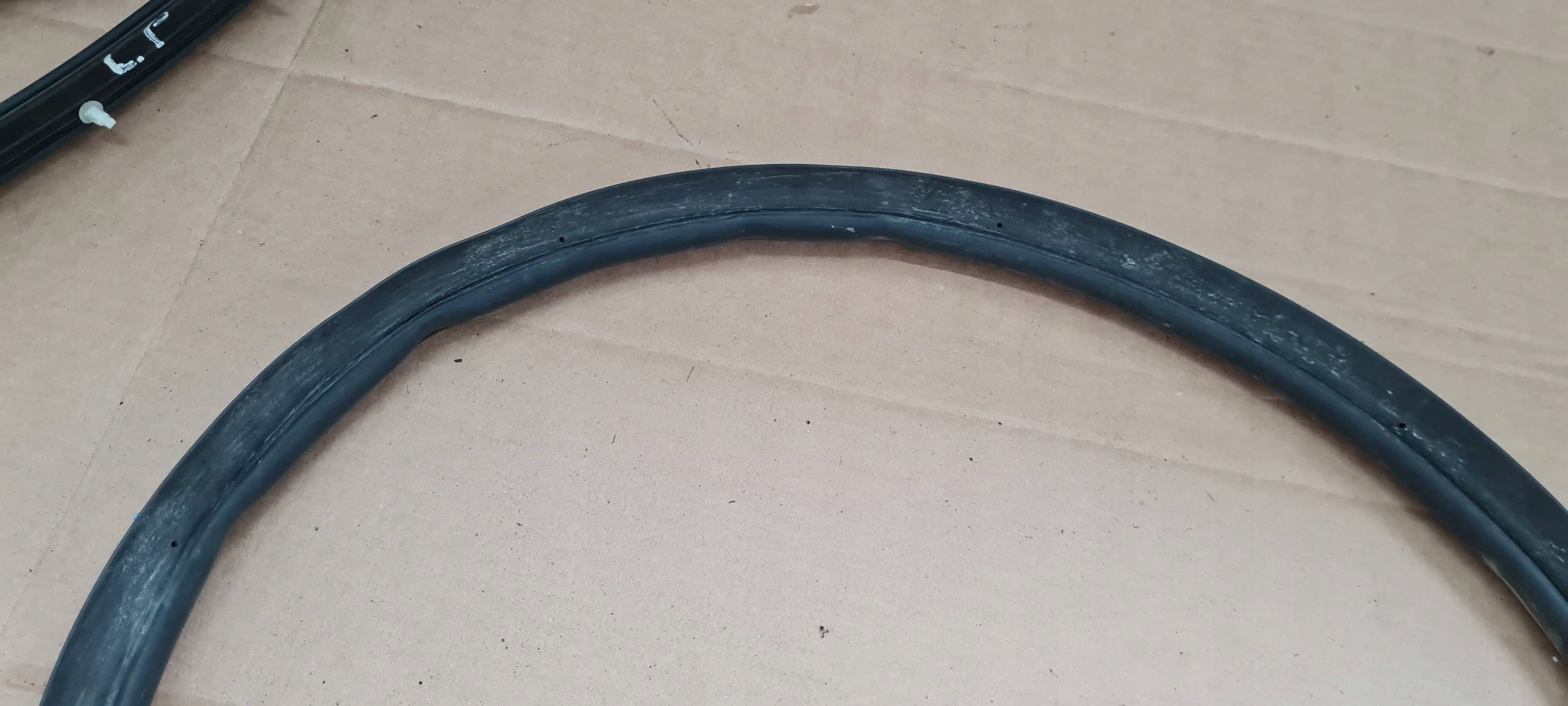 Q3 83A gasket rubber threshold of the threshold right 83A833178