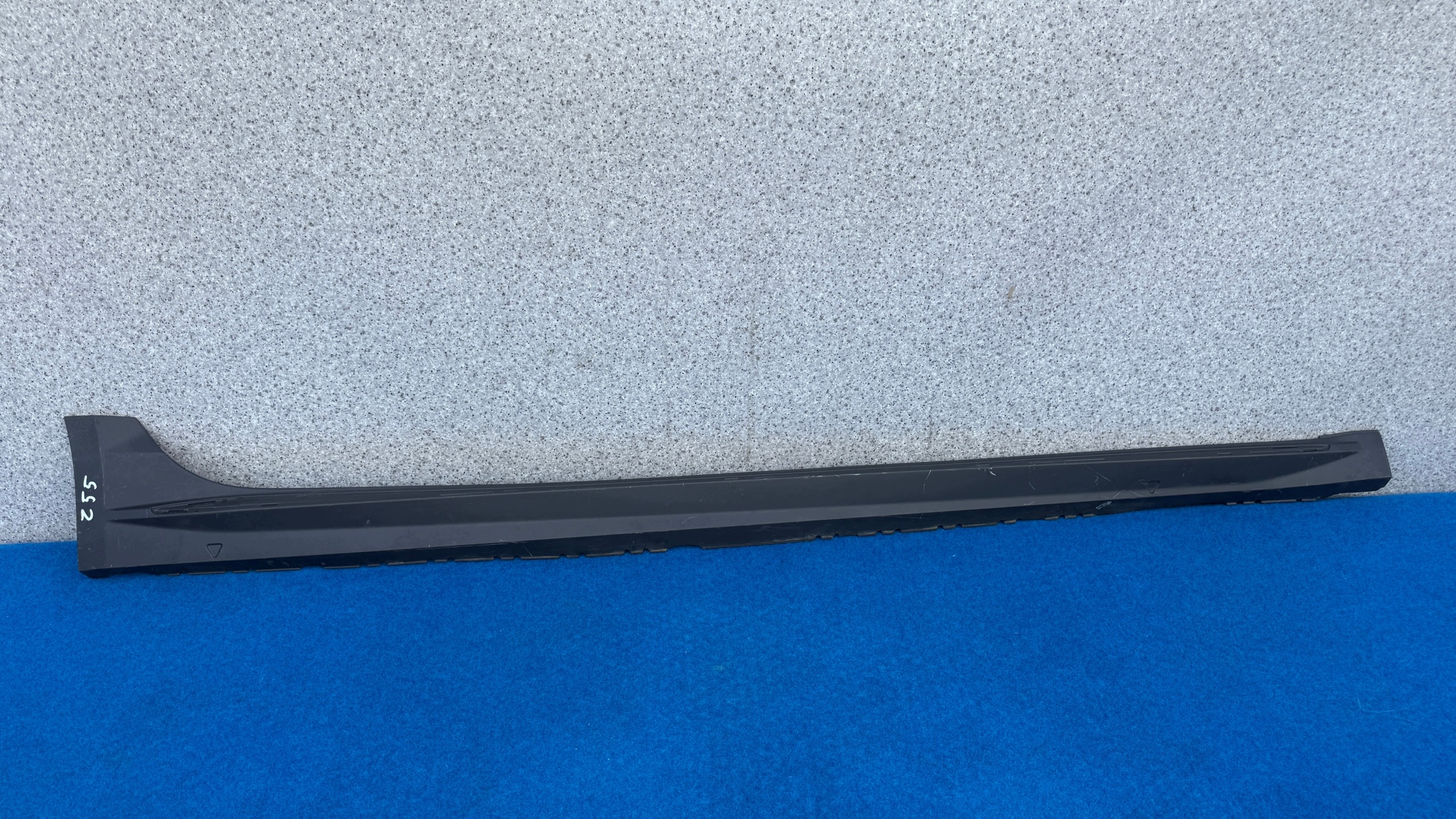 AUDI A4 B9 ALLROAD right cap for threshold moulding threshold 8W9853856E Z55