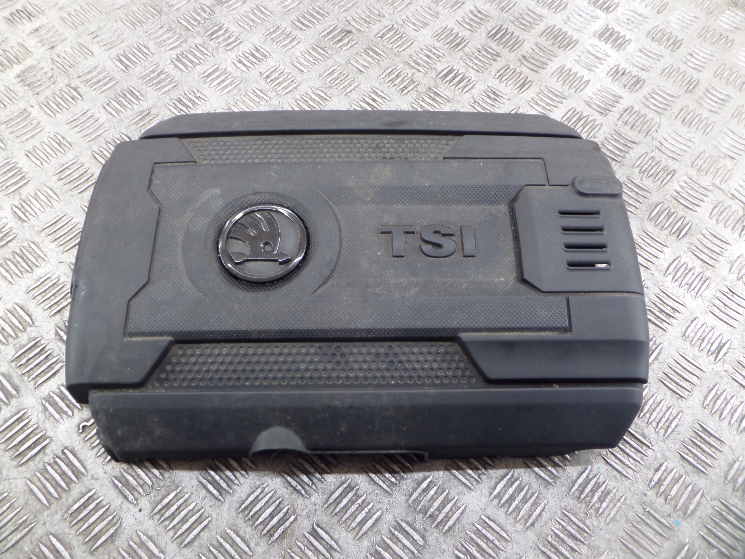 motor cover upper SKODA SUPERB III 06K103925BR
