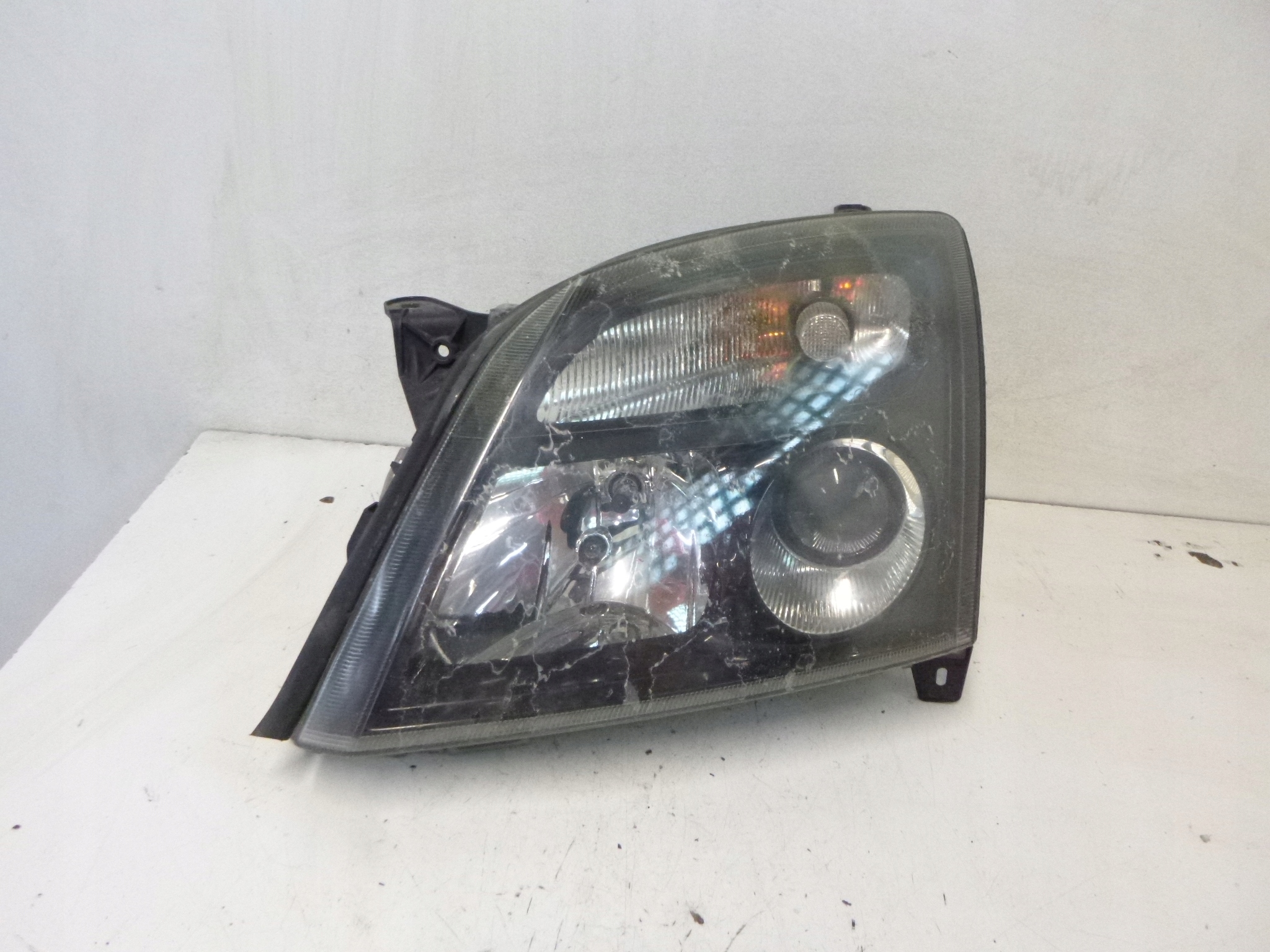light front Opel Vectra C 2004r.