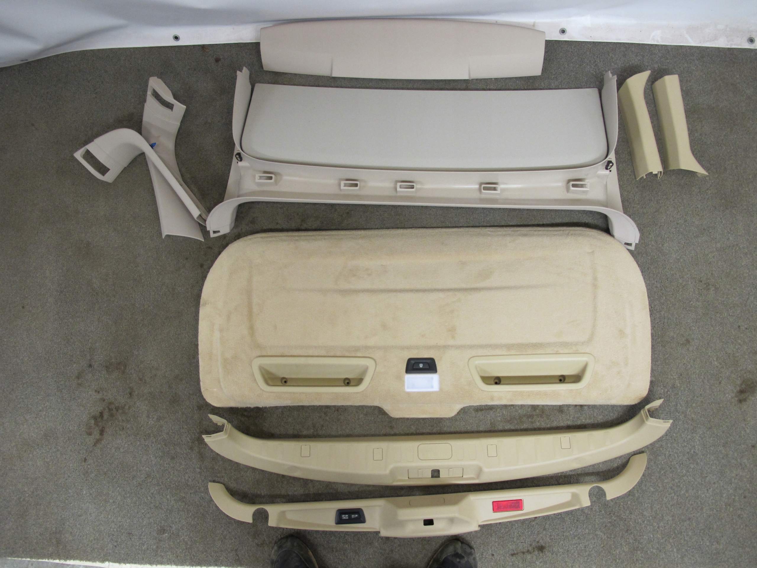 TAPICERKA KLAPY TYŁ BMW F07 LCI Typ samochodu Samochody osobowe