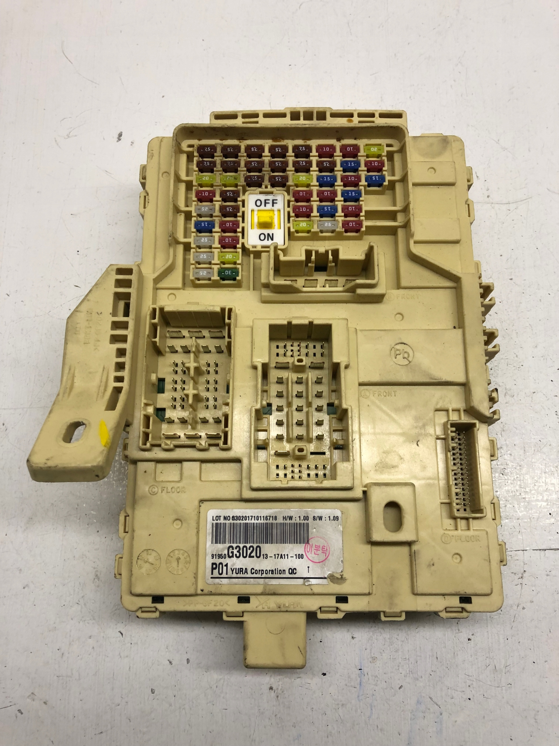 SKRZYNKA BEZPIECZNIKÓW HYUNDAI 91950G302013