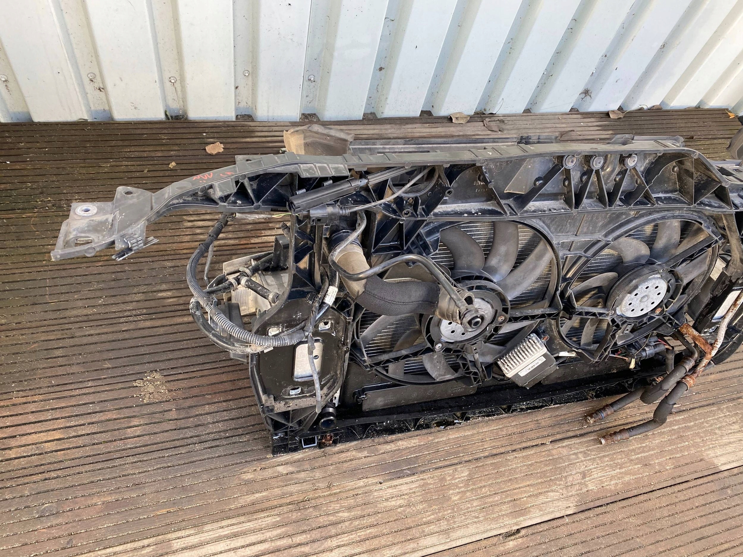 AUDI Q5 8R 2.0 TDI AUTOMAT complete support panel for radiators radiator fan