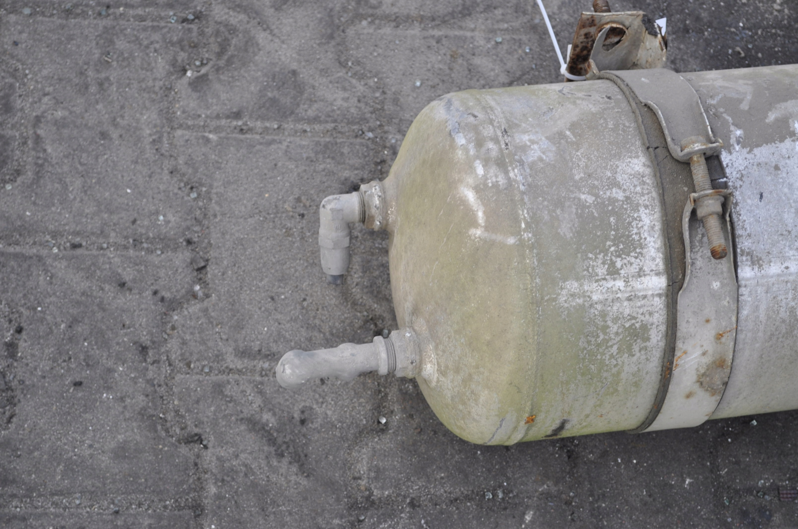 IVECO STRALIS 420 ZBIORNIK POWIETRZA Part manufacturer Iveco OE