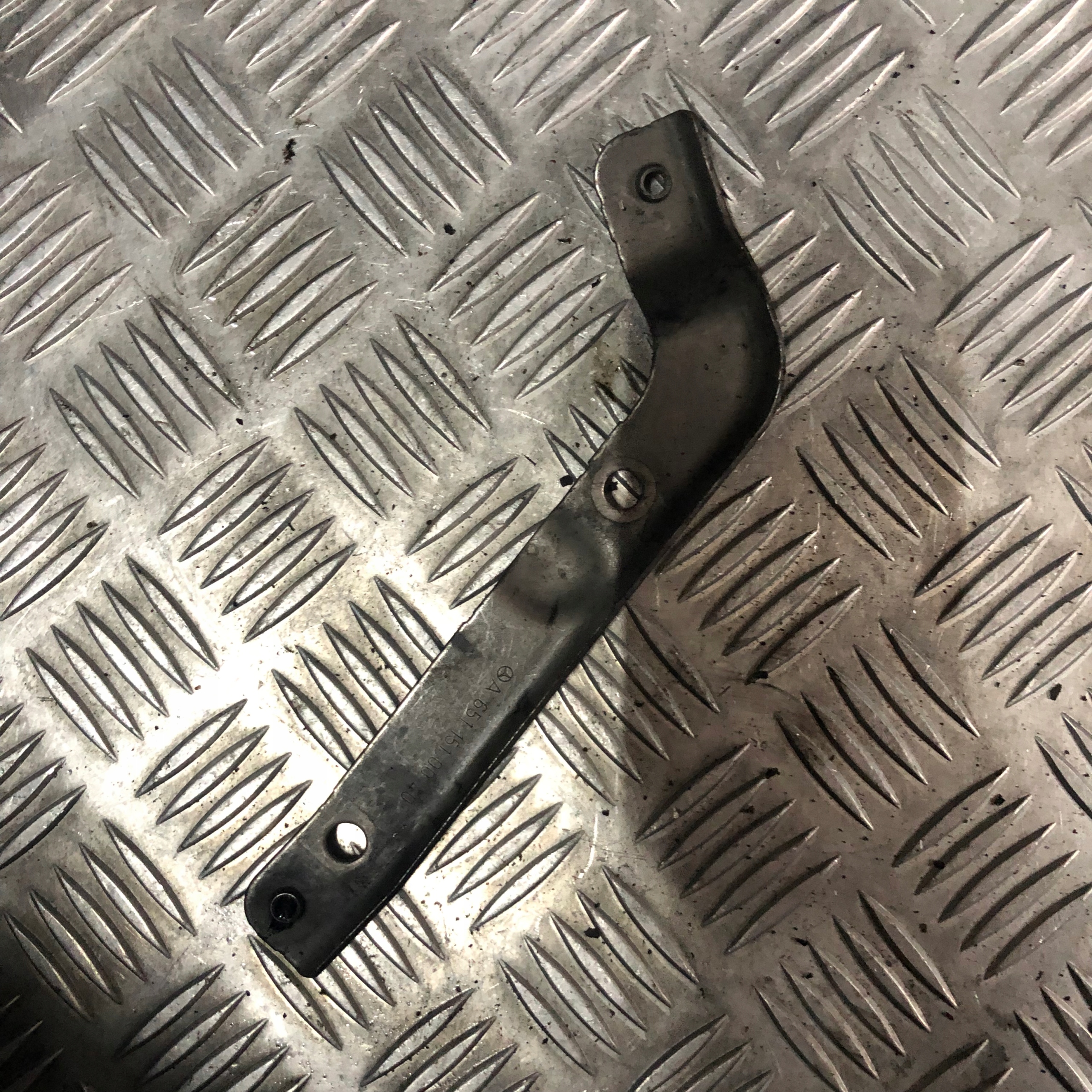 Кронштейн MERCEDES SPRINTER A6511510040