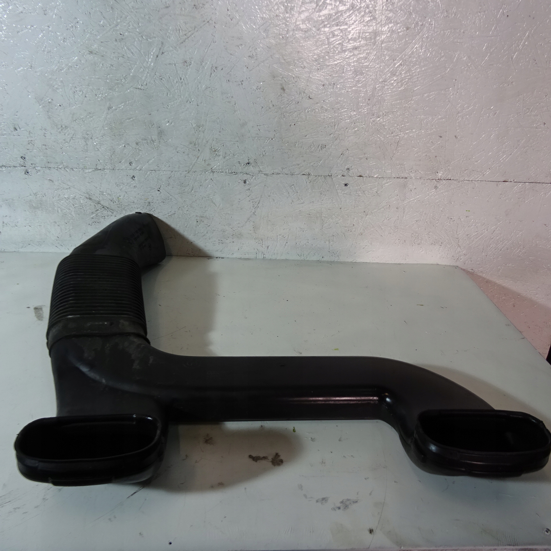 BMW X5 E70 LIFT 3.0 D повітрозабірник 13718518060