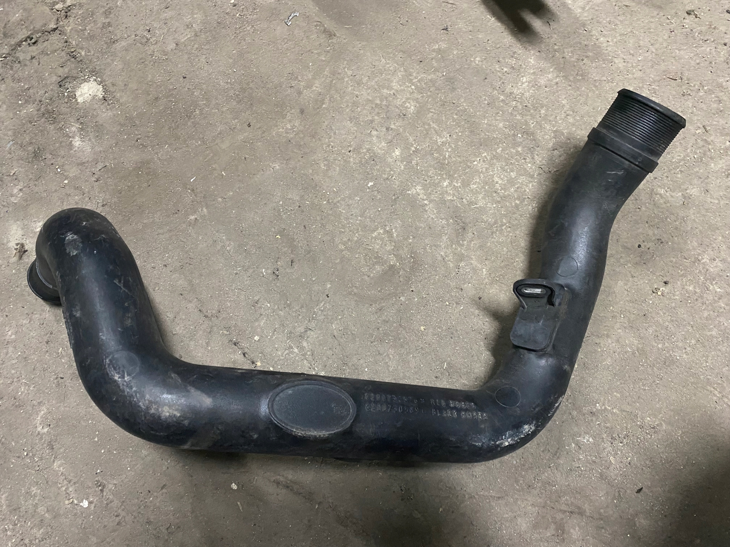 ТРУБА ИНТЕРКУЛЕРА RENAULT MASTER MOVANO 8200730576