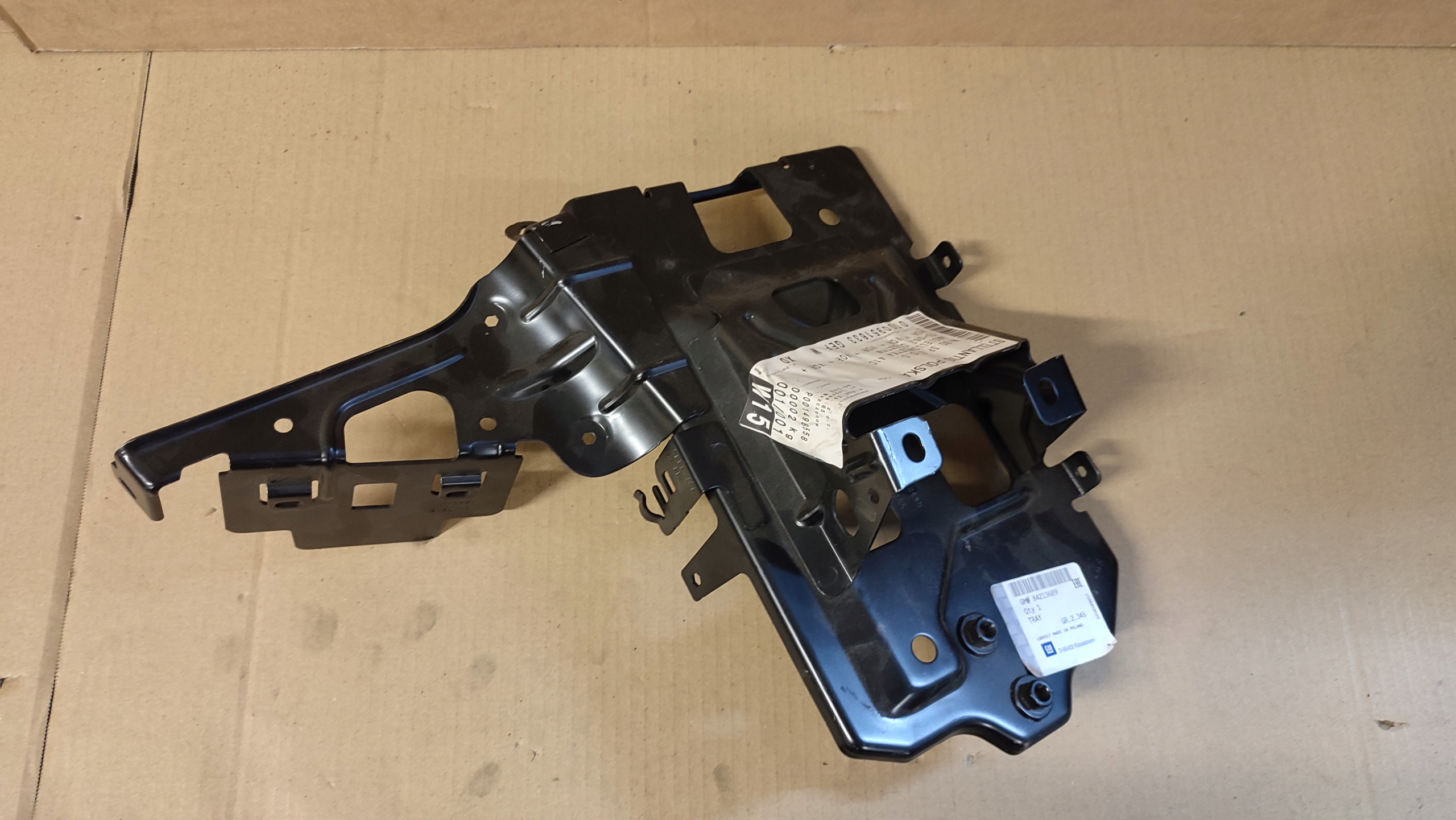 OPEL INSIGNIA B ОСНОВАНИЕ АККУМУЛЯТОРА 84213689