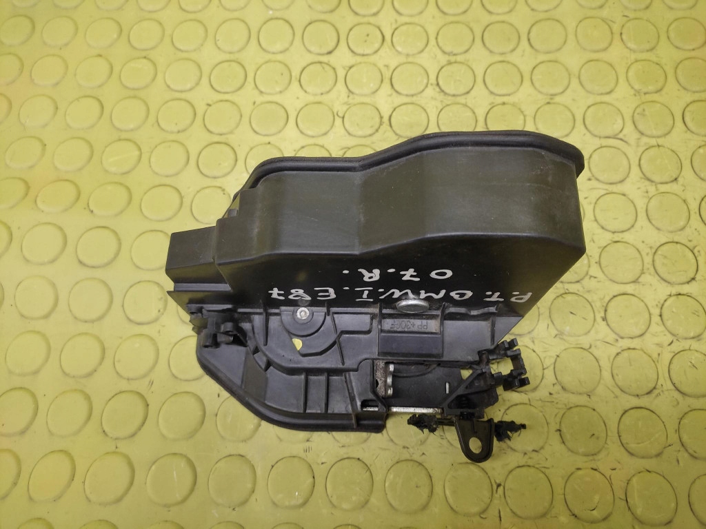 BMW 1 E87 lock door right rear part