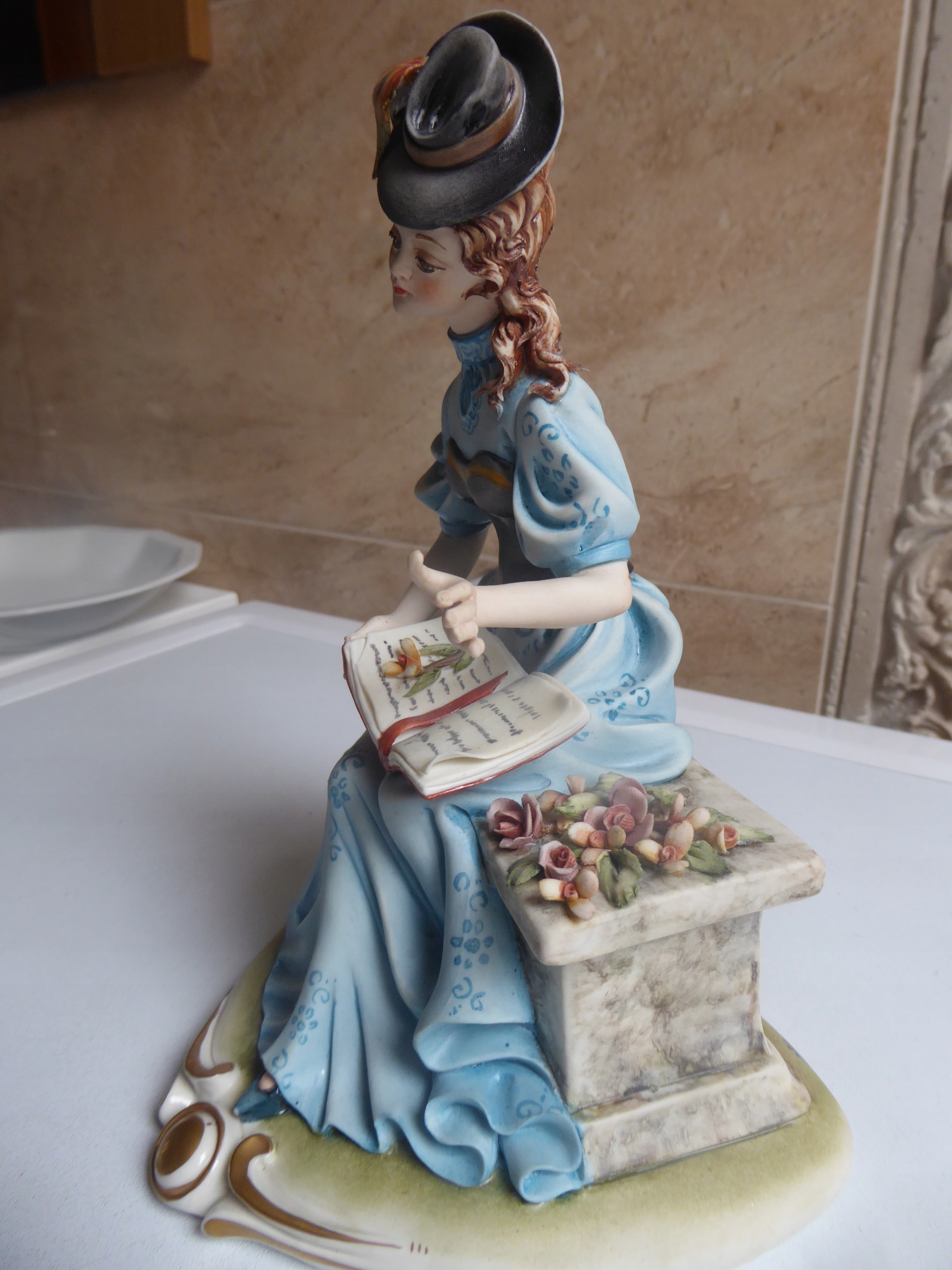 Figura Capodimonte DAMA Biskwit POLECAM