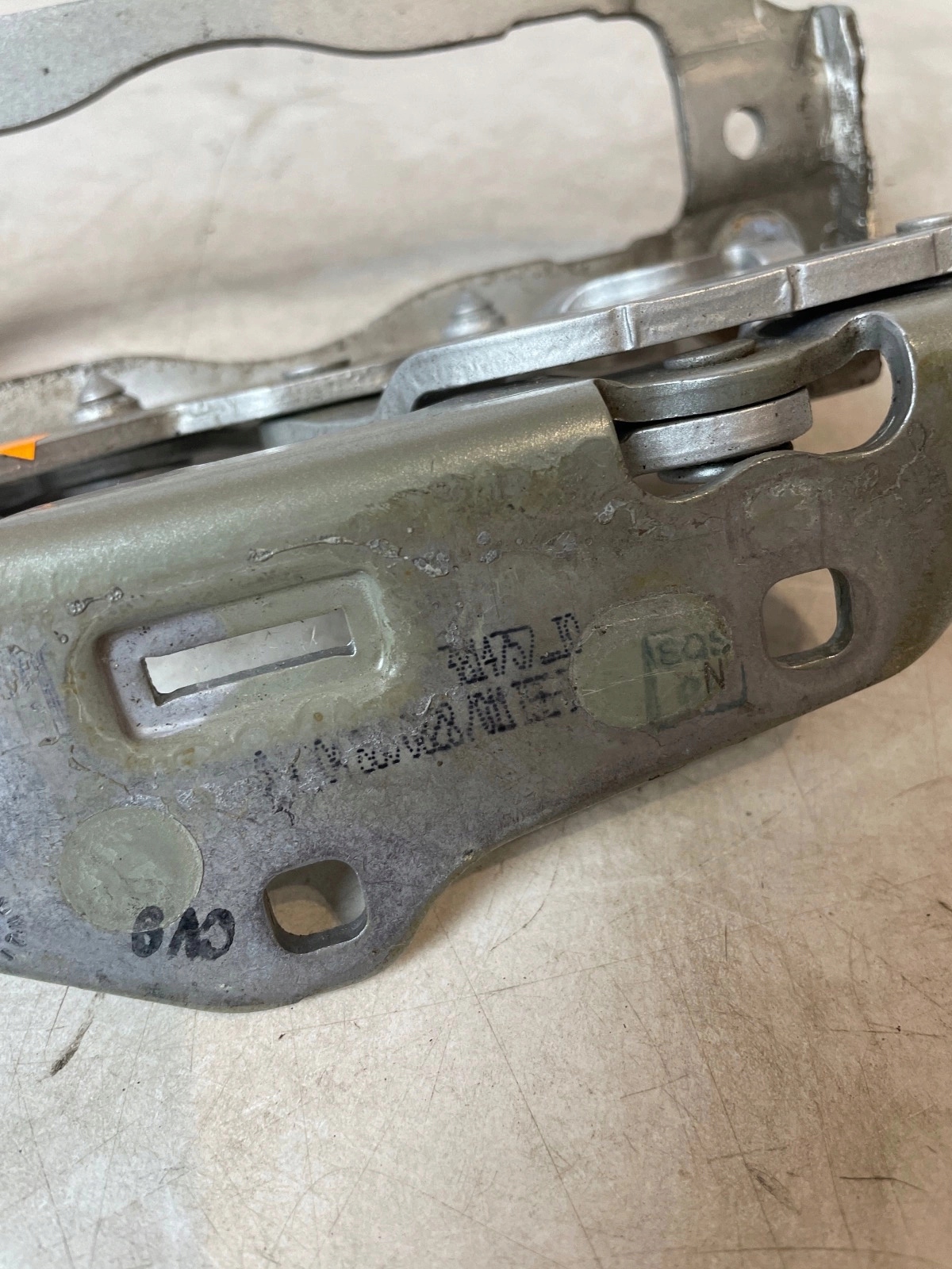 hinge bonnets front front right Mercedes W204 Lift