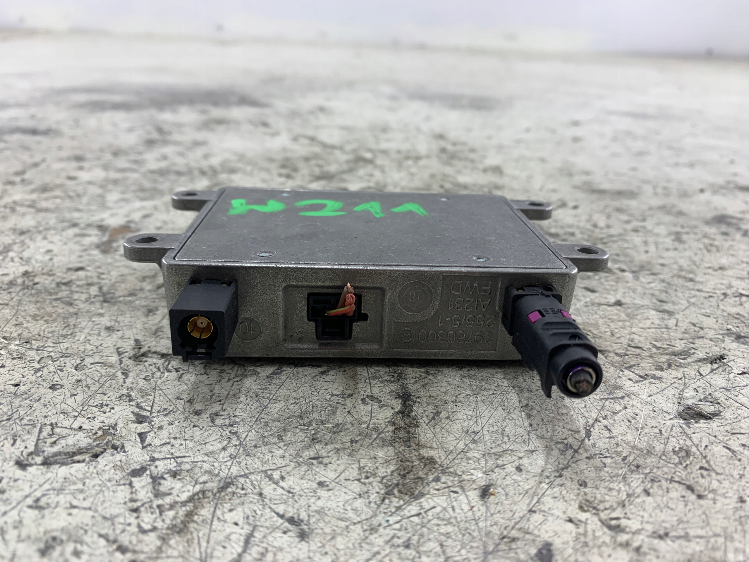 MERCEDES W211 module antenna amplifier 2118200885