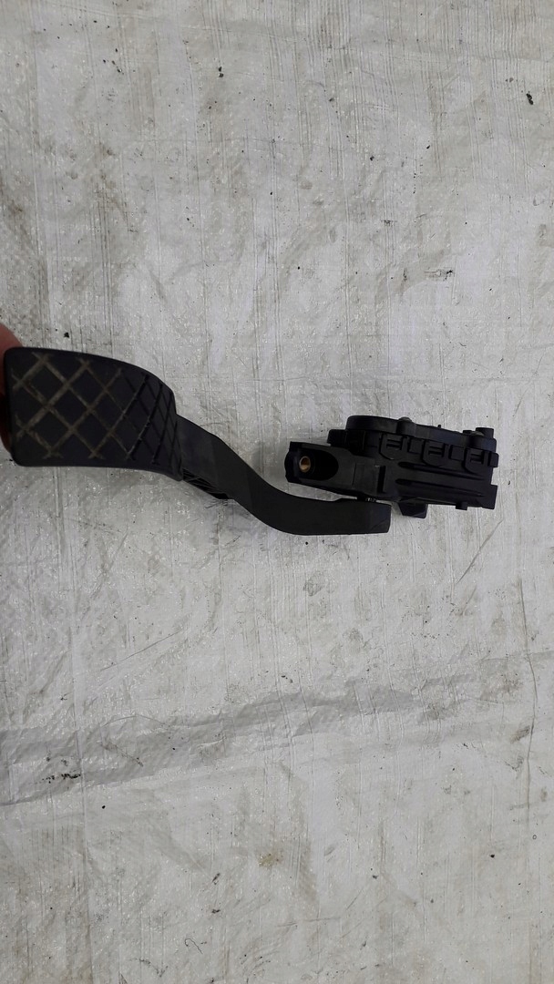AUDI A4 A6 VW PASSAT B5 PEDAŁ GAZU 8D1721523A