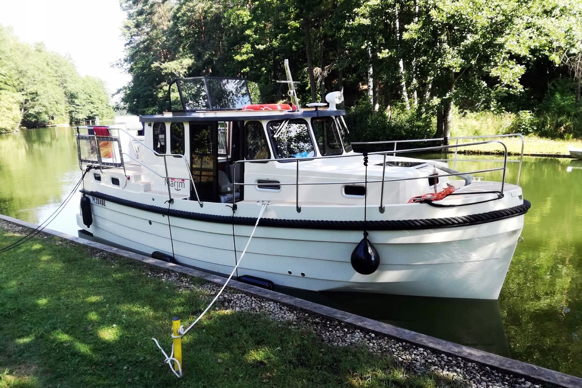 KIEROWNICA 350 MM, BIAŁA OBRĘCZ PVC, STALOWE RAMIĘ Marka Savoretti Armando