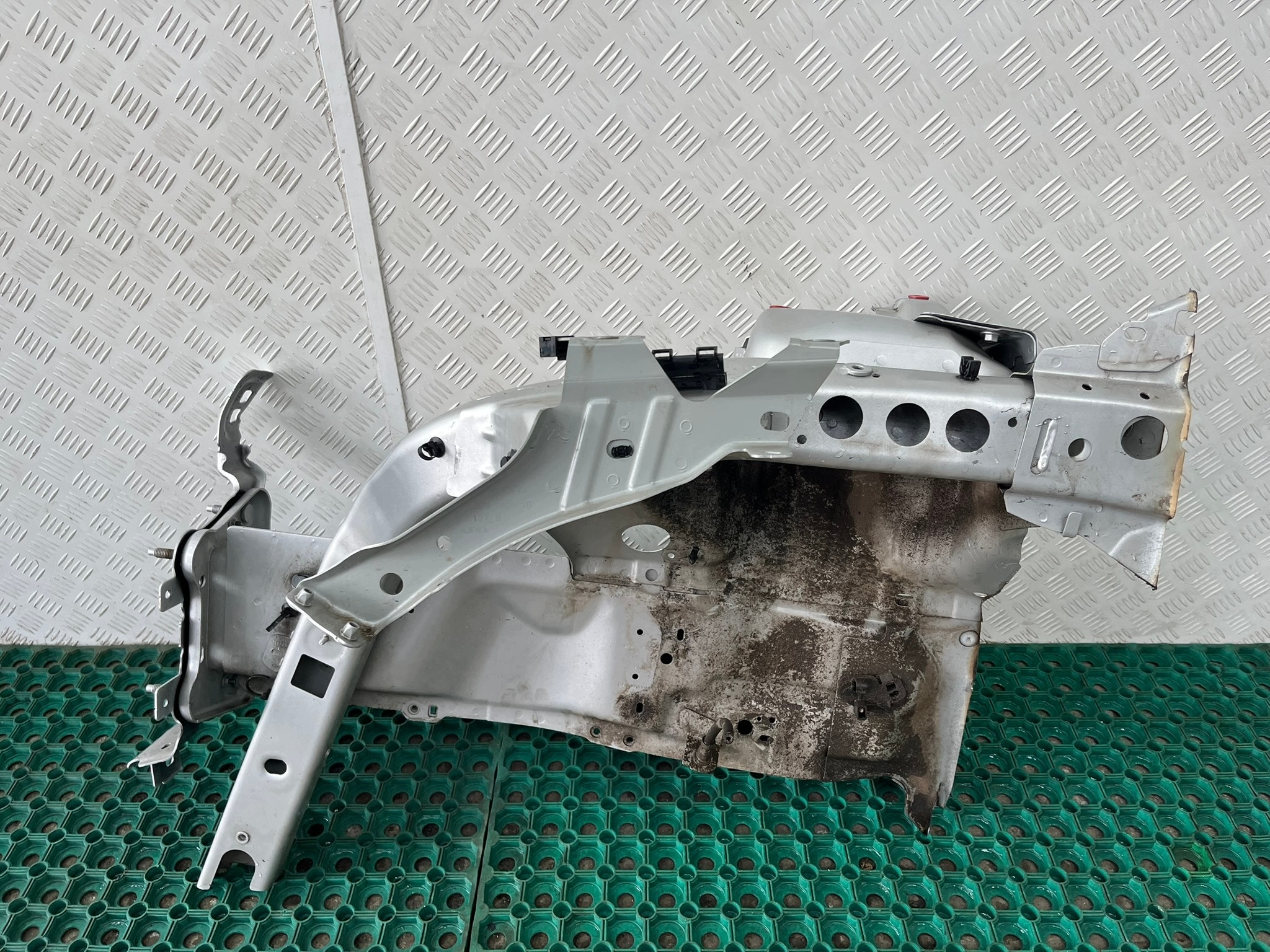 FORD FOCUS MK4 18-22 quarter left FARTUCH placement NOSEK front OE