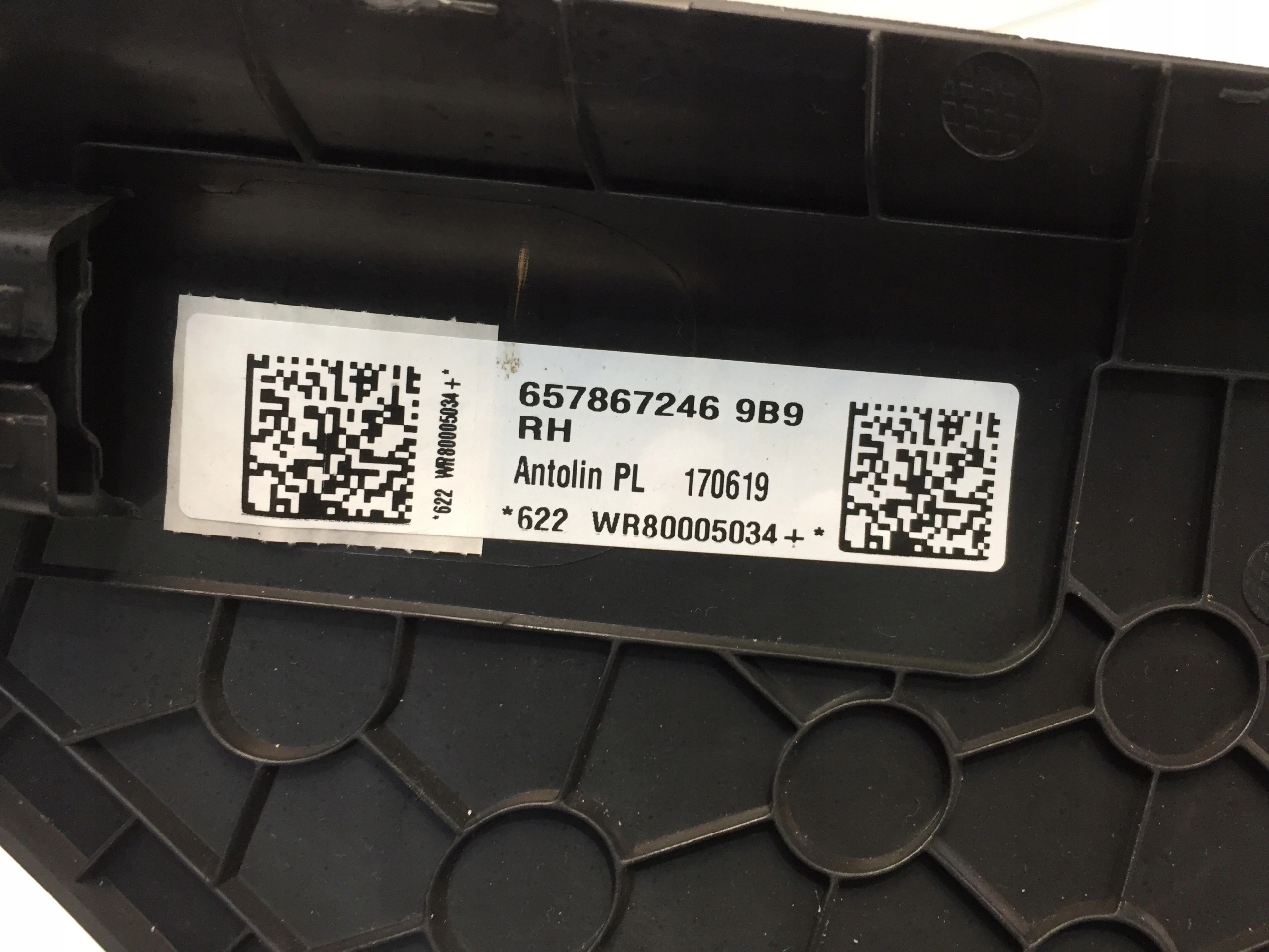 SKODA SCALA 2019 OSLONA POSZYCIE SLUPKA PRAWY TYL Car type Passenger cars