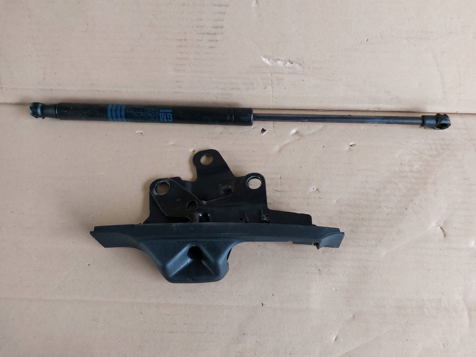 Zamek rygiel dachu prawy Opel Astra H III CABRIO