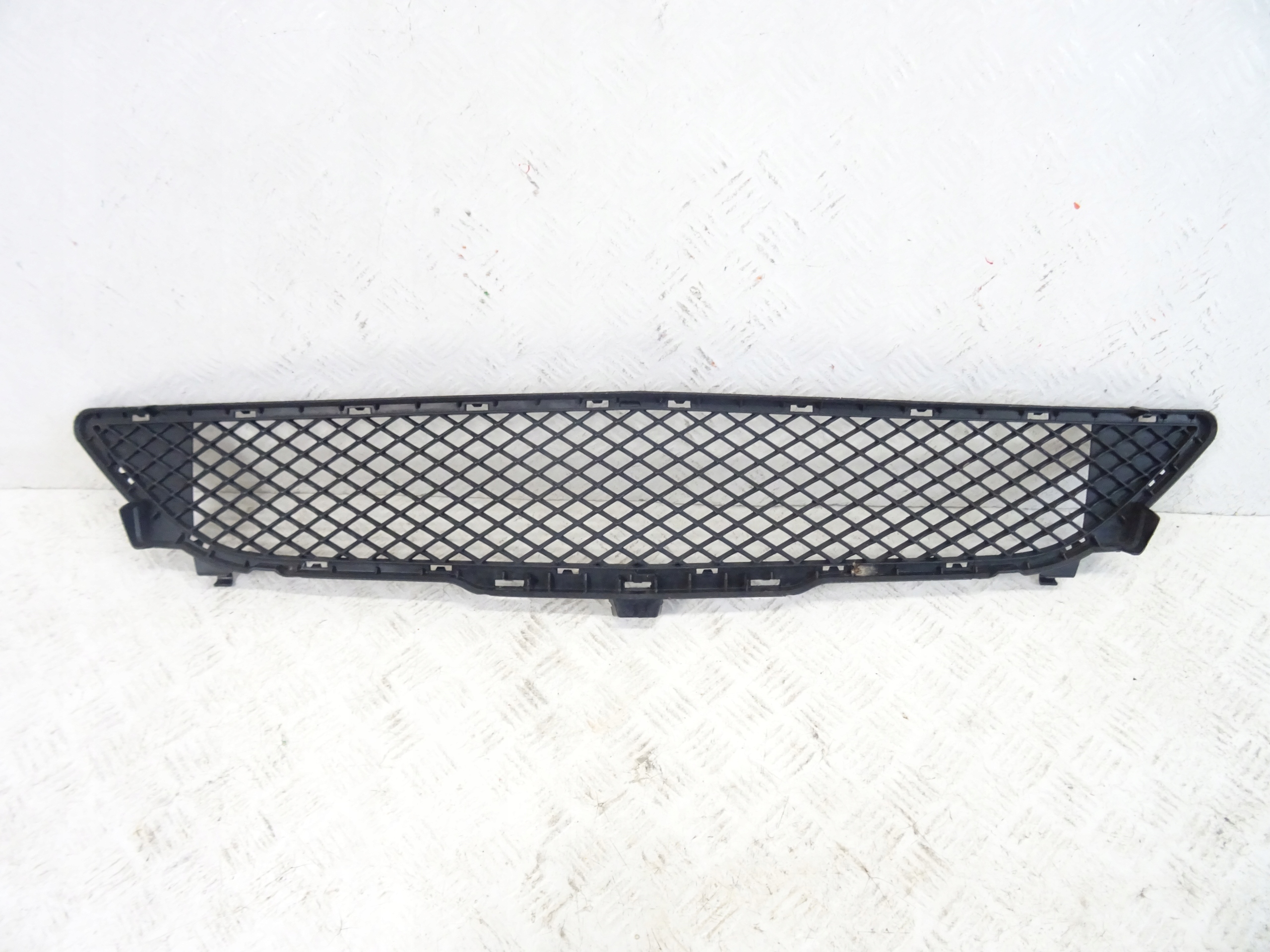 grid of a bumper front front central MERCEDES B-KLASA W246 A2468851122