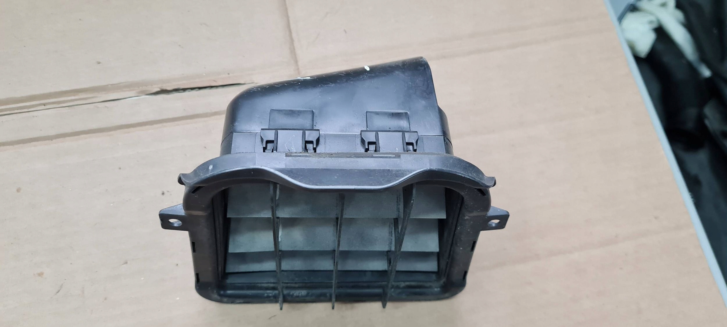 A7 4G S7 grid WENTYLACYJNA boot left rear part 4G8819301