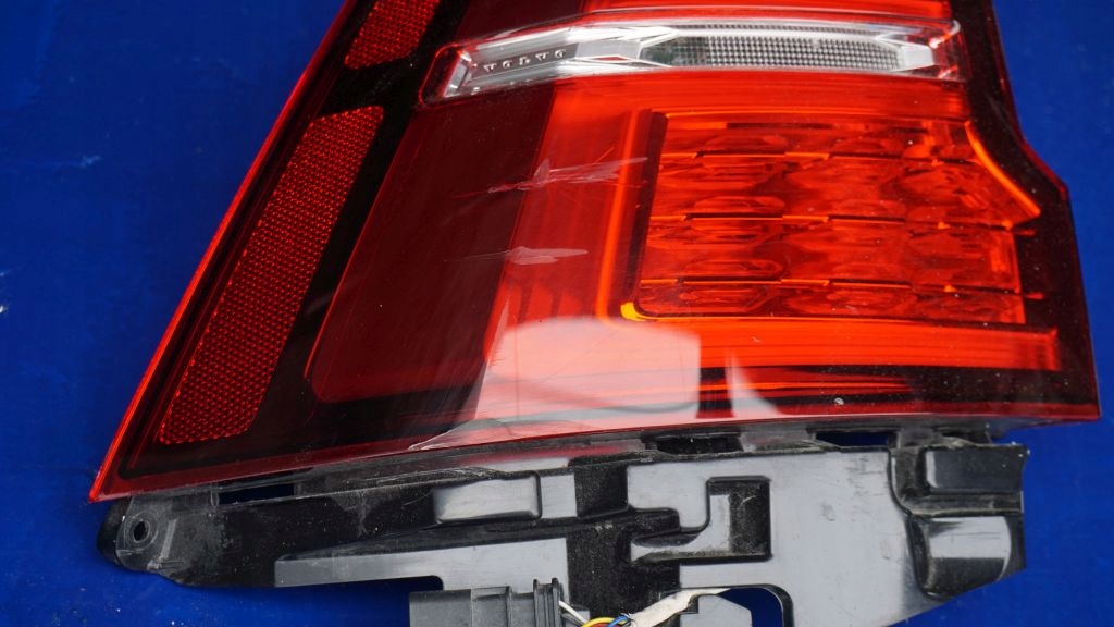 VOLVO V60 CC II - light rear left rear part