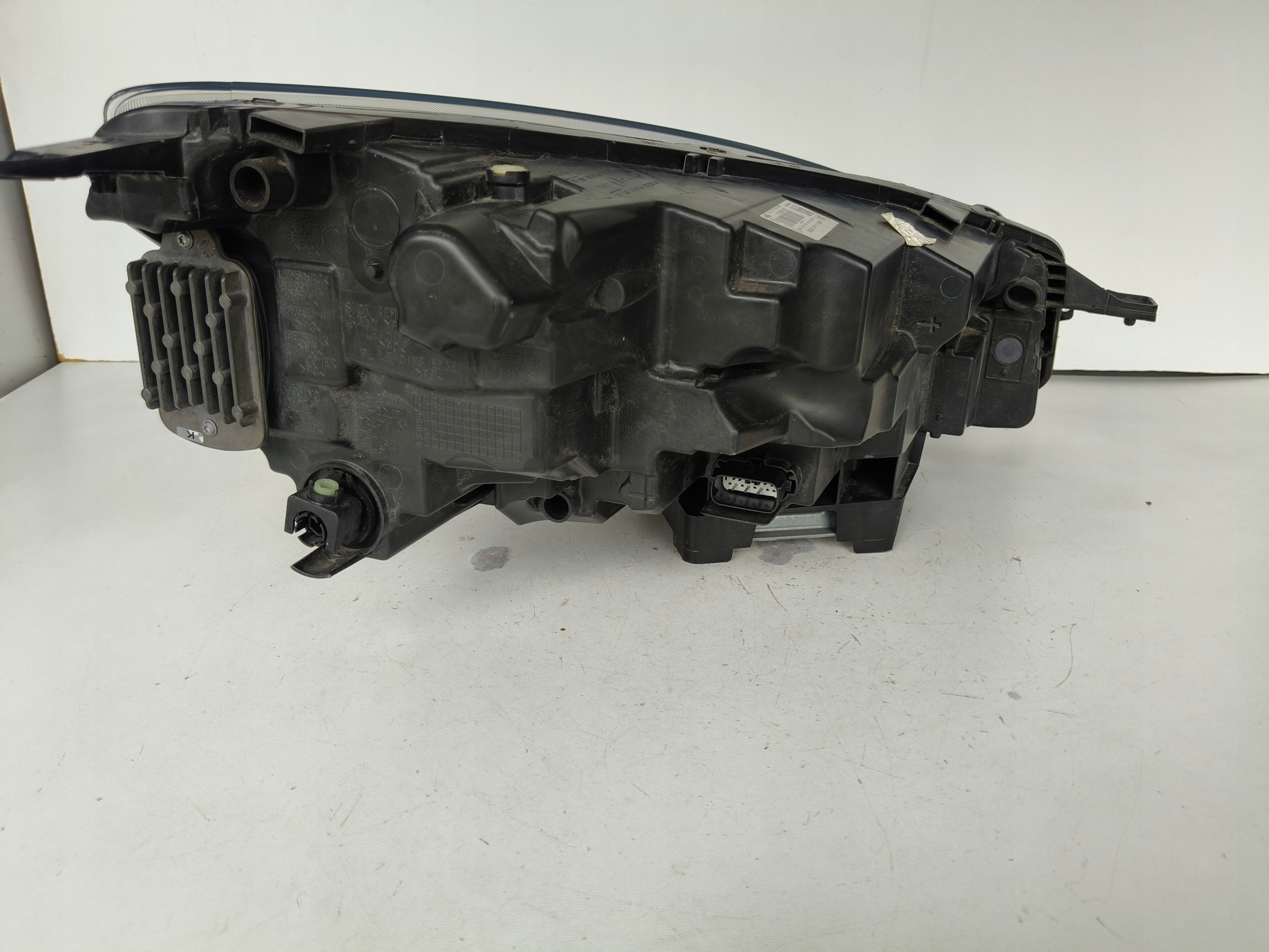 light left REFLEKTOR FORD KUGA MK3 19- FULL LED