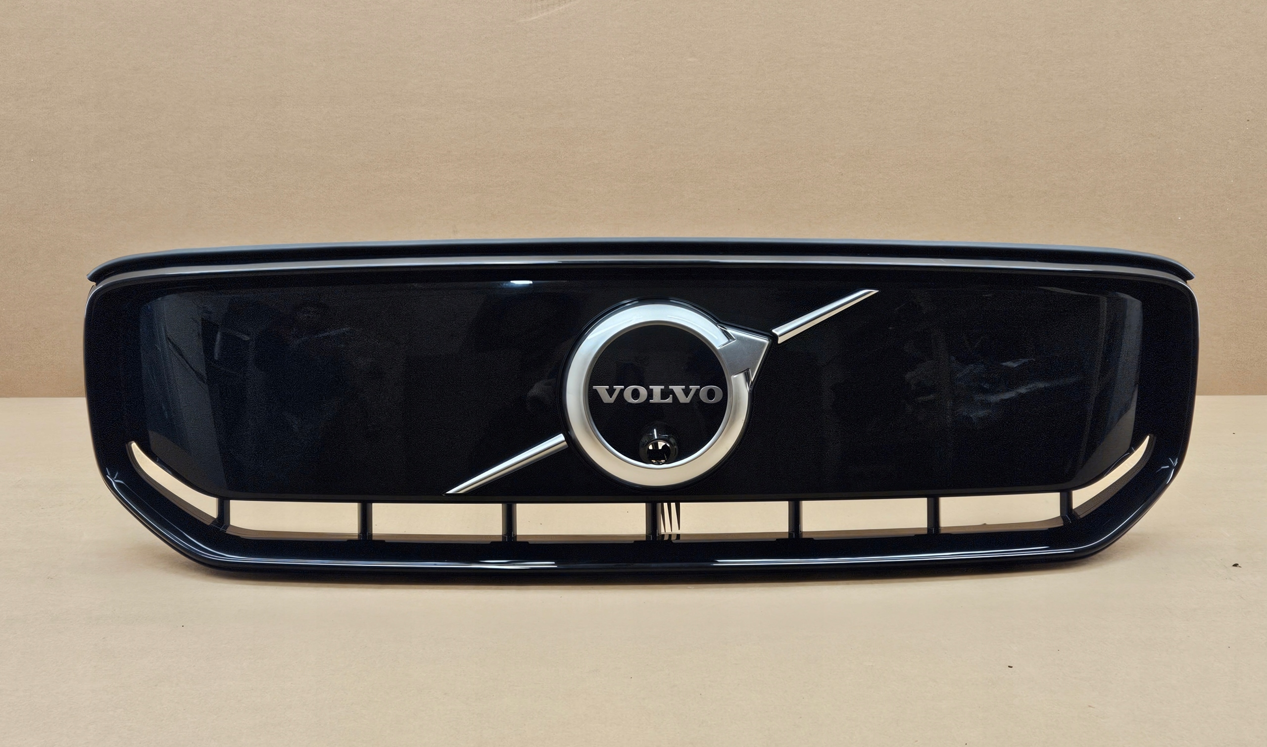 GRILL ATRAPA VOLVO XC40 EV400 RECHARGE KAMERA RADAR 2020-2022 KOLOR 019