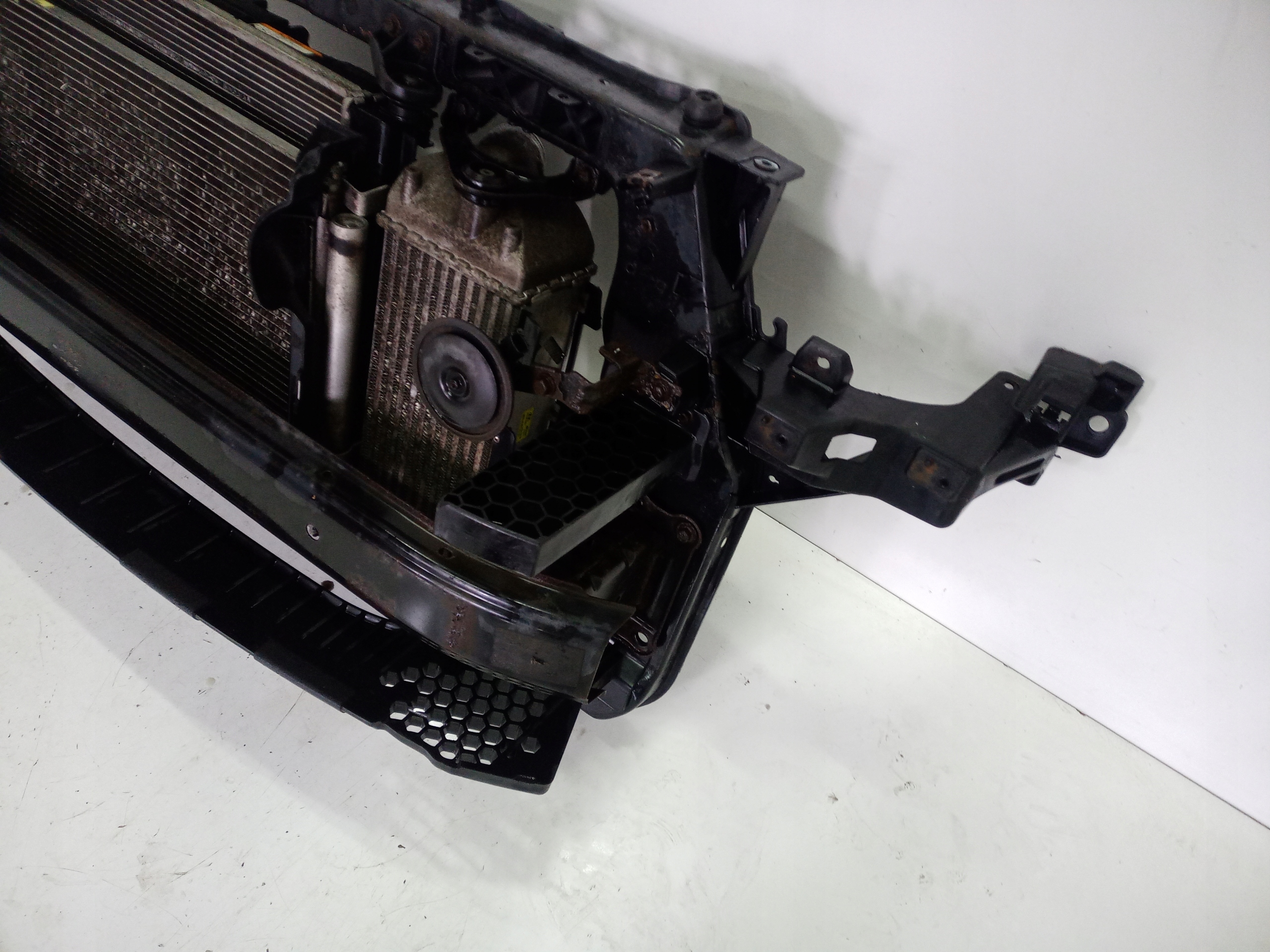 PAS WZMOCNIENIE CHŁODNICE HYUNDAI IX35 2.0 CRDI Typ samochodu Samochody osobowe