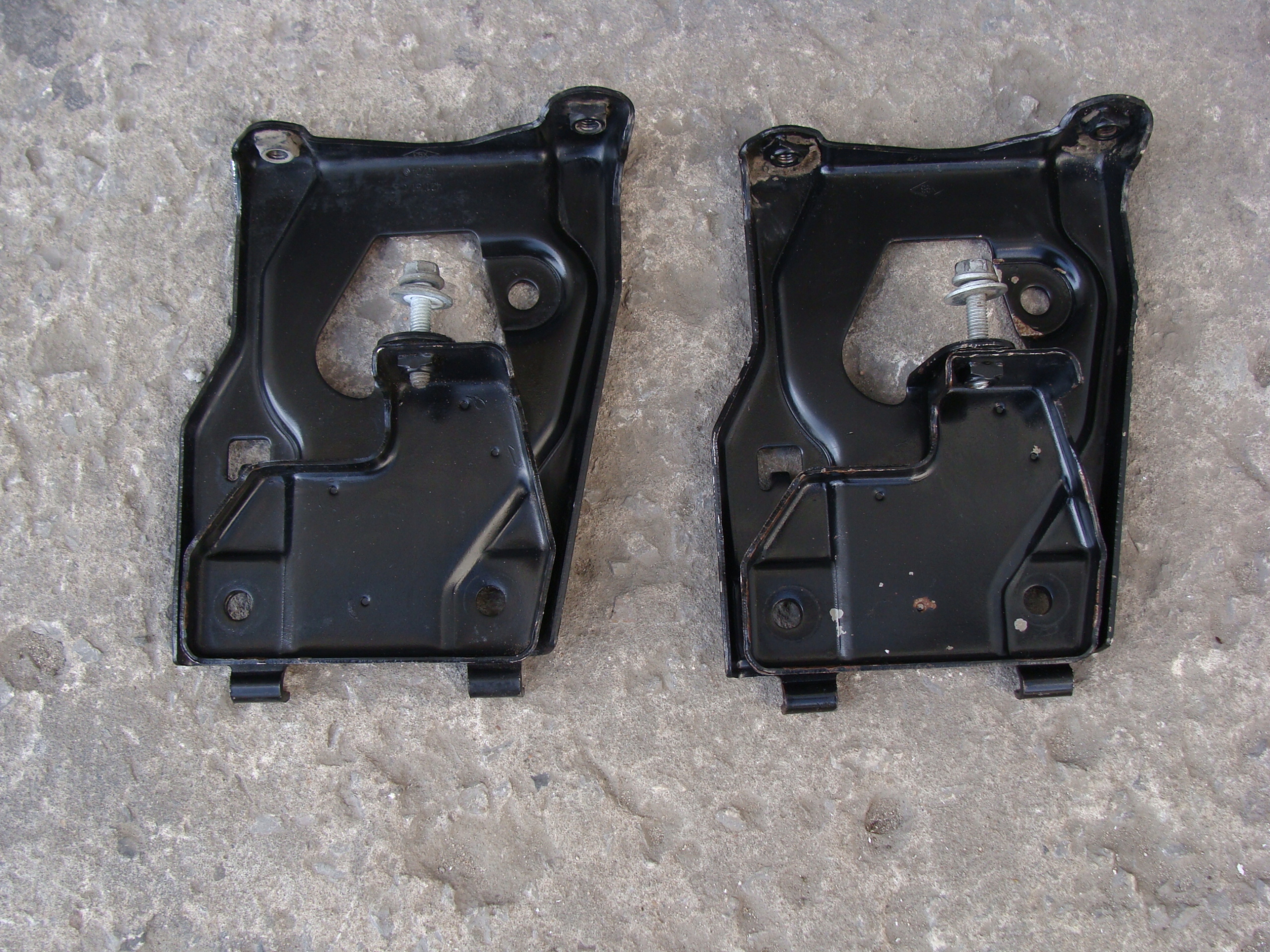 7700421259 - КРЕПЛЕНИЕ НАСОСА УСИЛИТЕЛЯ CLIO II KANGOO