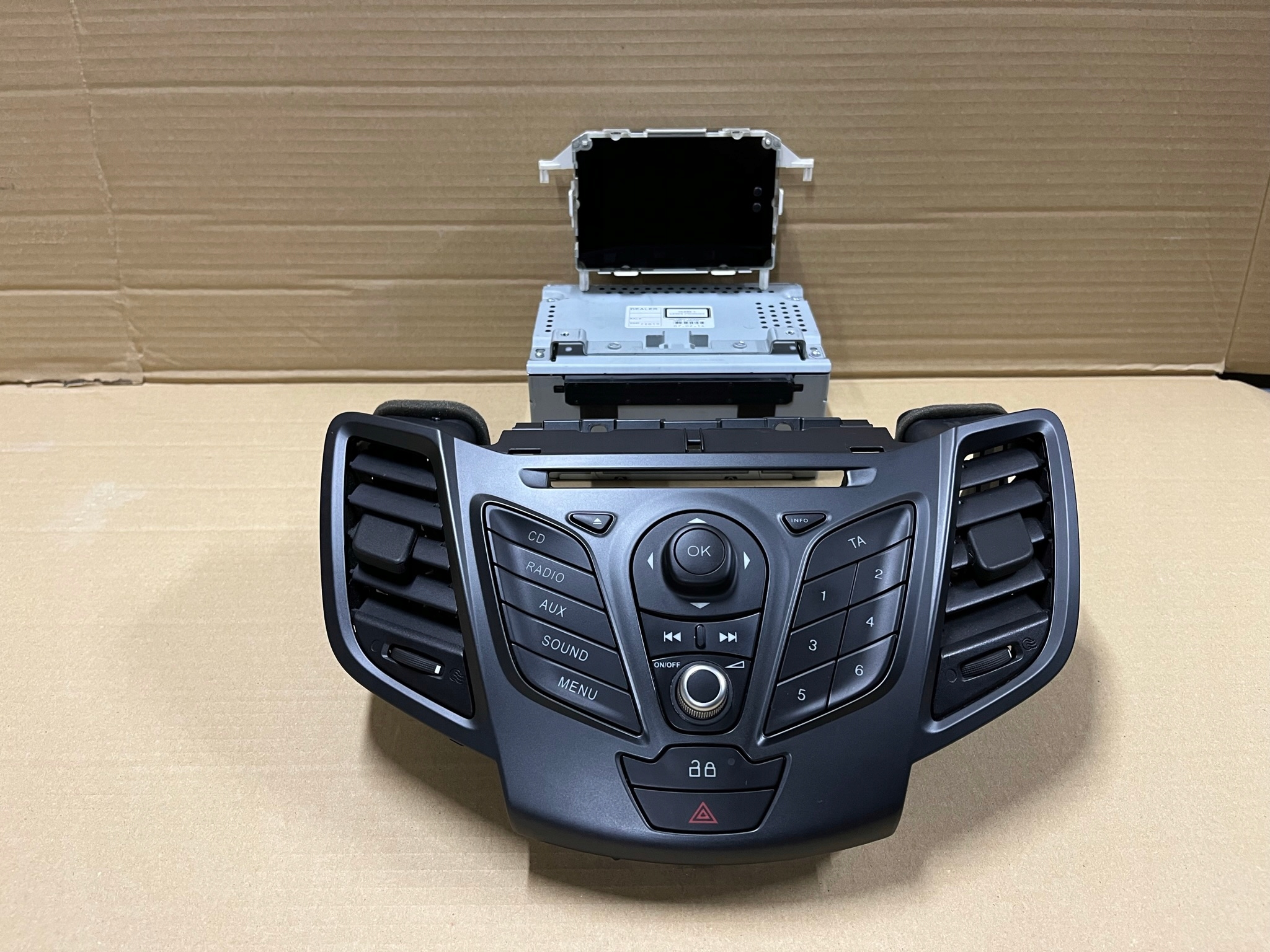 AV1T18K811CC, AM5T-18C815-DN, - FORD FIESTA MK7 LIFT РАДИО ПАНЕЛЬ ДИСПЛЕЙ КОМПЛЕКТ.