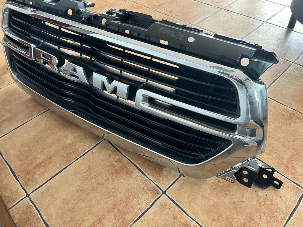 GRILL ATRAPA PRZÓD ORYGINAŁ DODGE RAM V 2019- Producent części Dodge OE