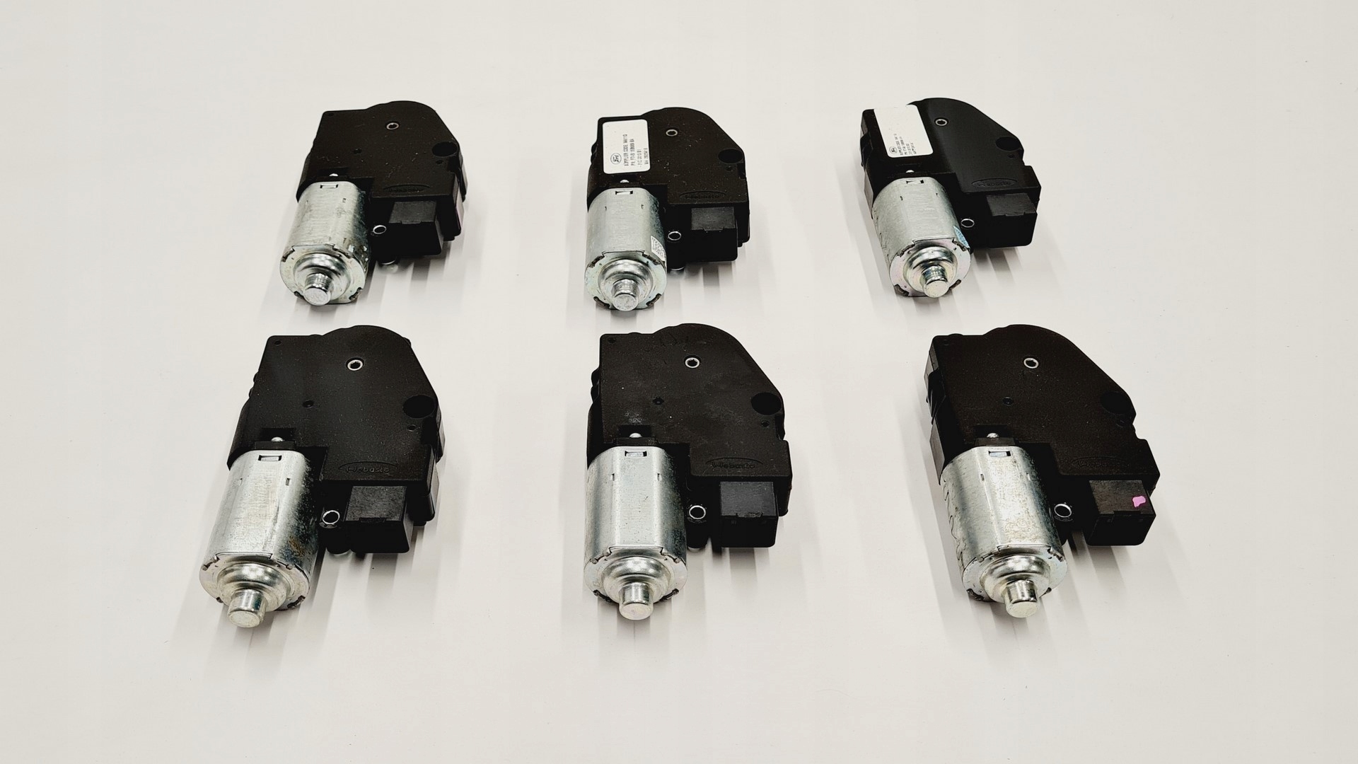 SILNICZEK ROLETY DACHU FORD EDGE FT4B-15B689-BA Typ samochodu Samochody osobowe Samochody dostawcze