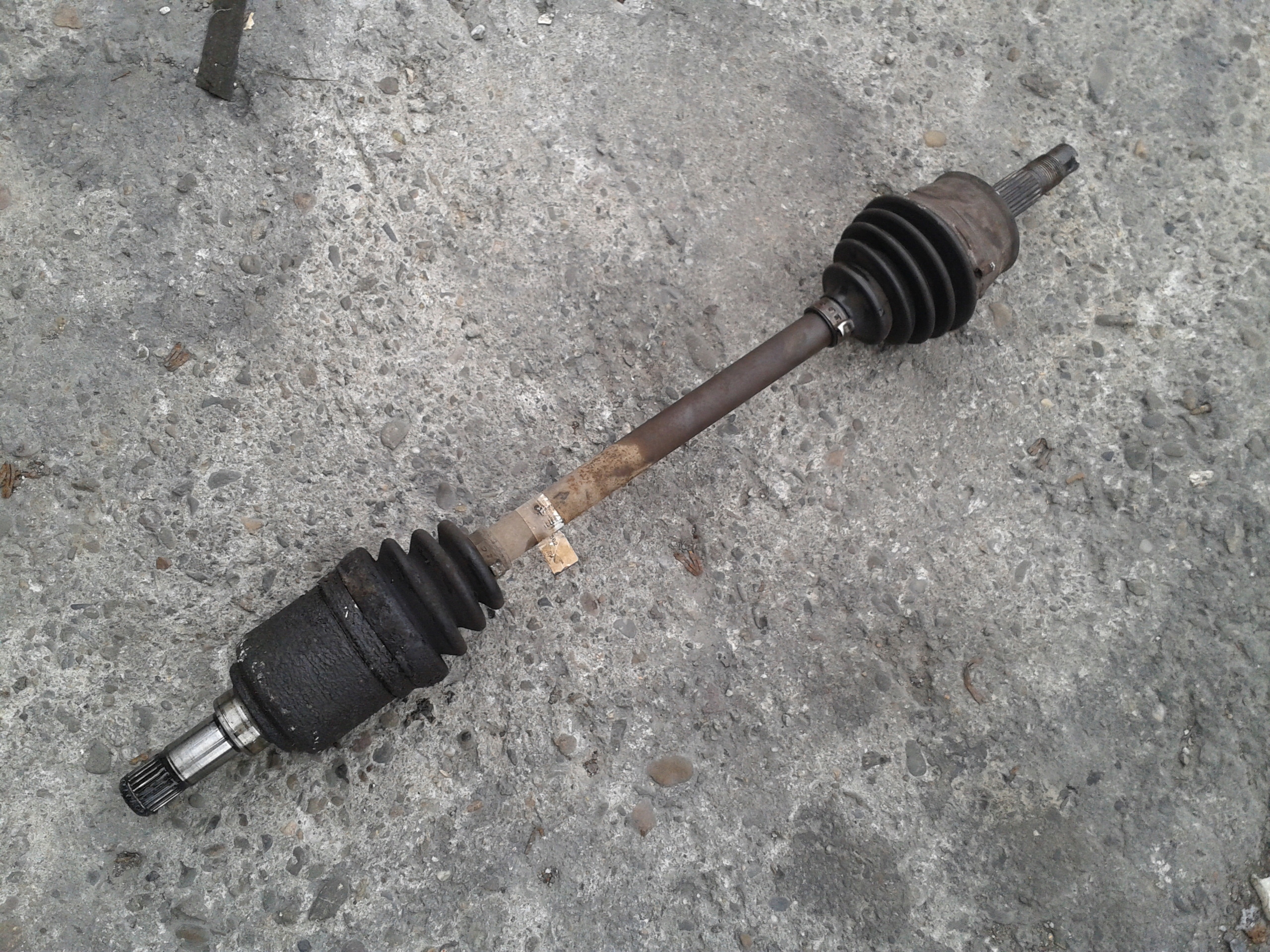 ПОЛУОСЬ ЛЕВЫЙ FIAT PUNTO EVO 1.4 8V BENZ POLOSKA