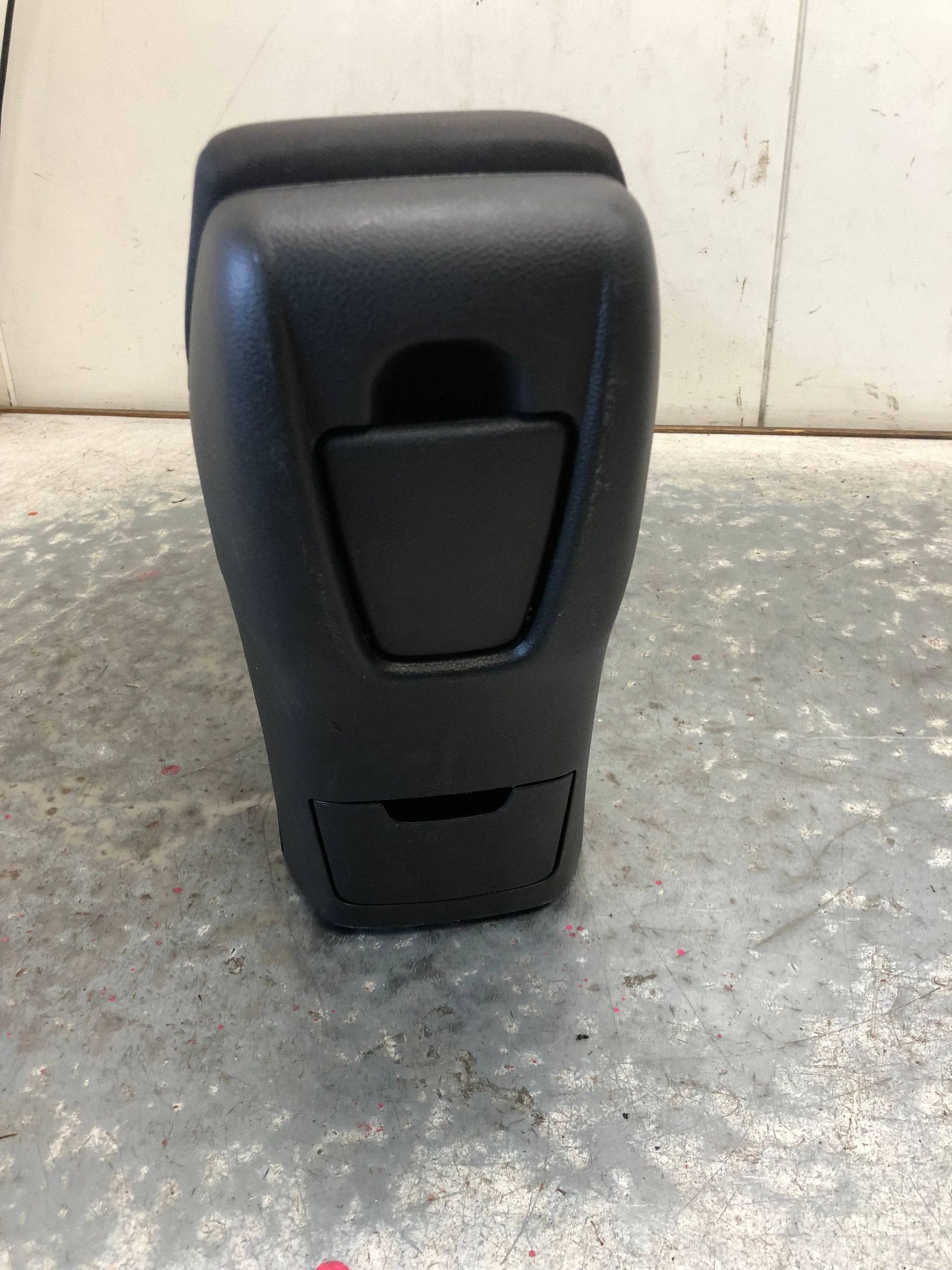 tunnel central armrest OPEL ASTRA J KOMBI 13317404