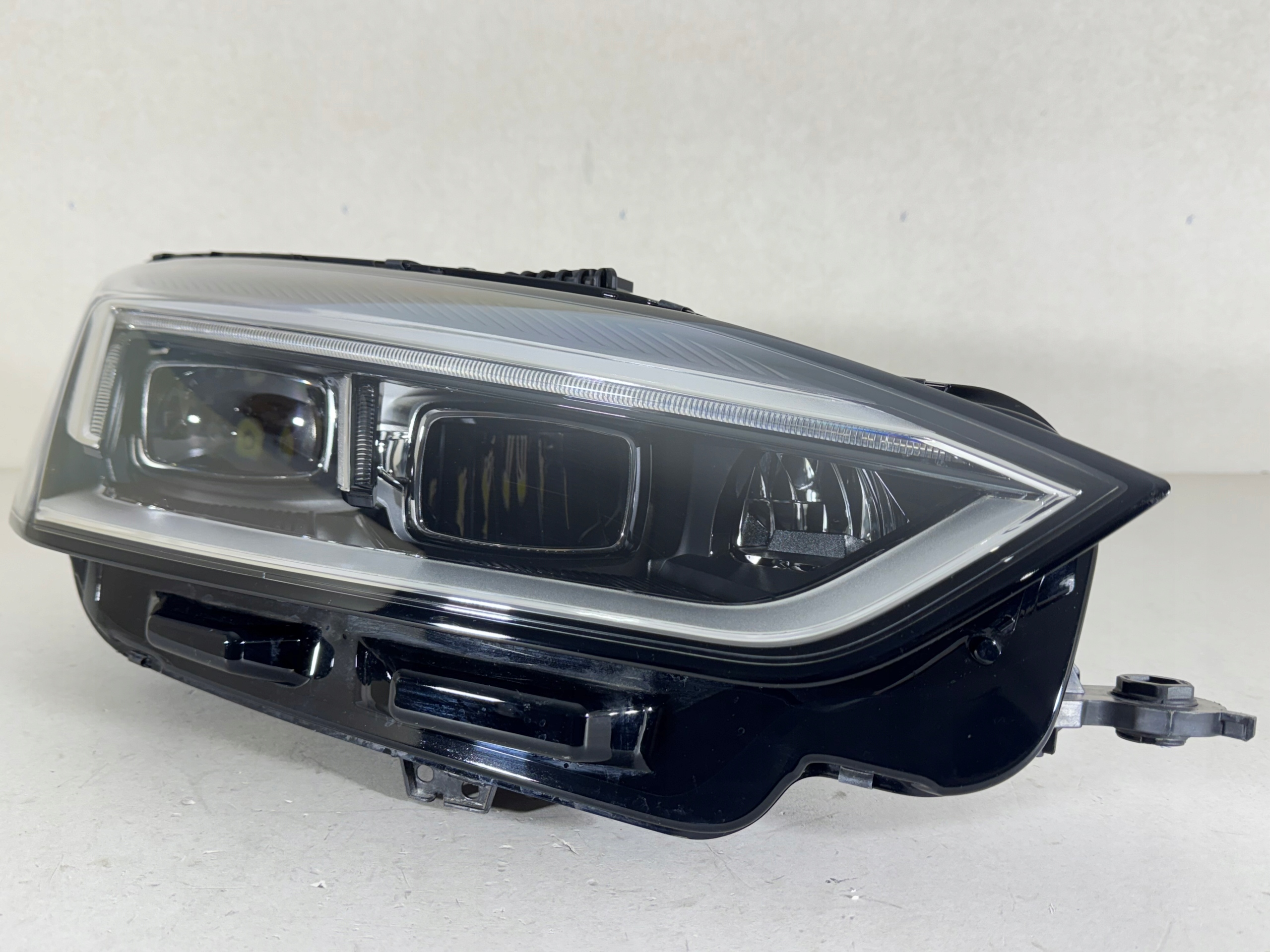 AUDI A5 S5 8W6 F5 FULL LED LAMPA PRAWA PRZÓD PRZEDNIA REFLEKTOR EUR Numer katalogowy części 8W6941034D 8W6.941.034.D 50679 8W6941034D 06811 8W6.941.034.D