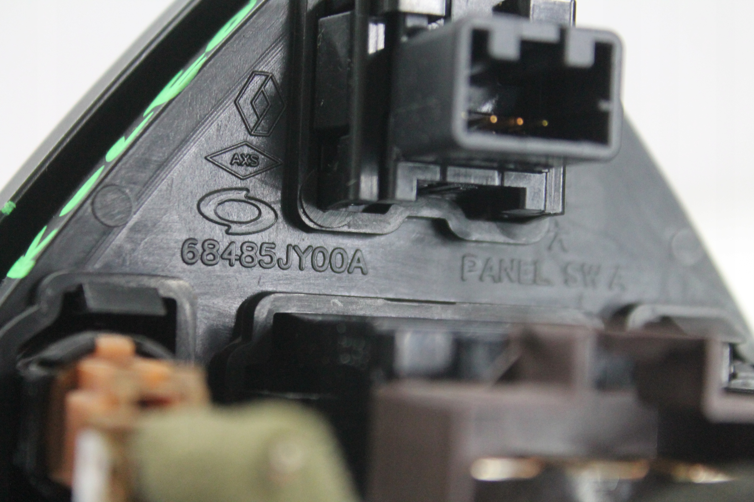 switch of warning lights 68485JY00A KOLEOS 07-16