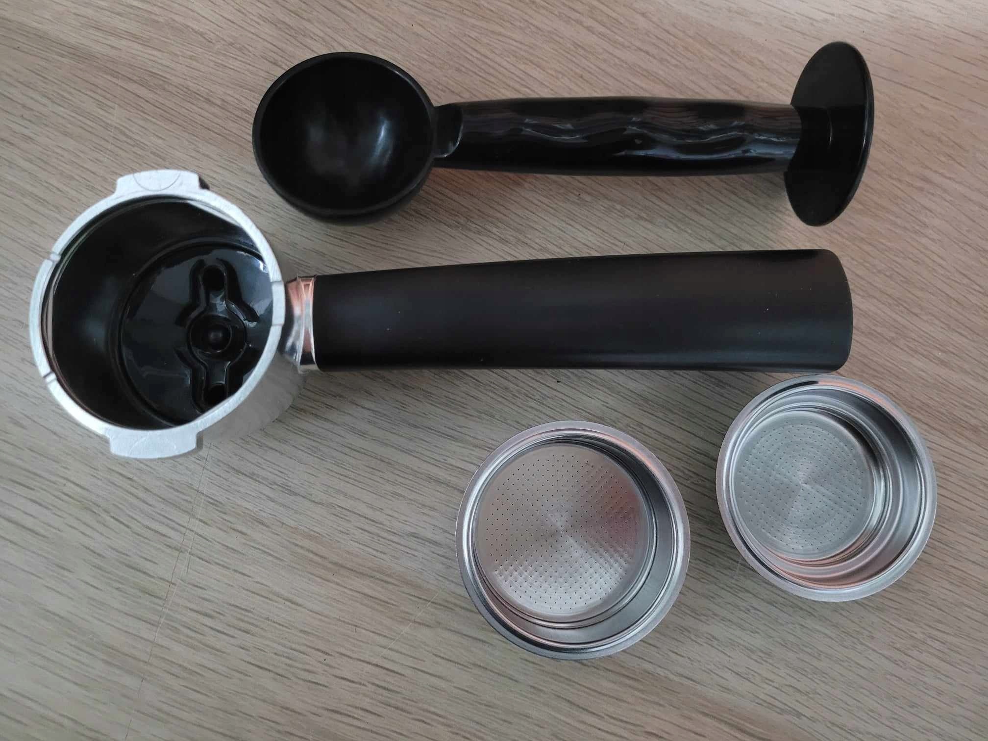 OUTLET Ekspres do kawy półautomatyczny SENCOR 20 barów SES 4050SS Szerokość produktu 30.9 cm