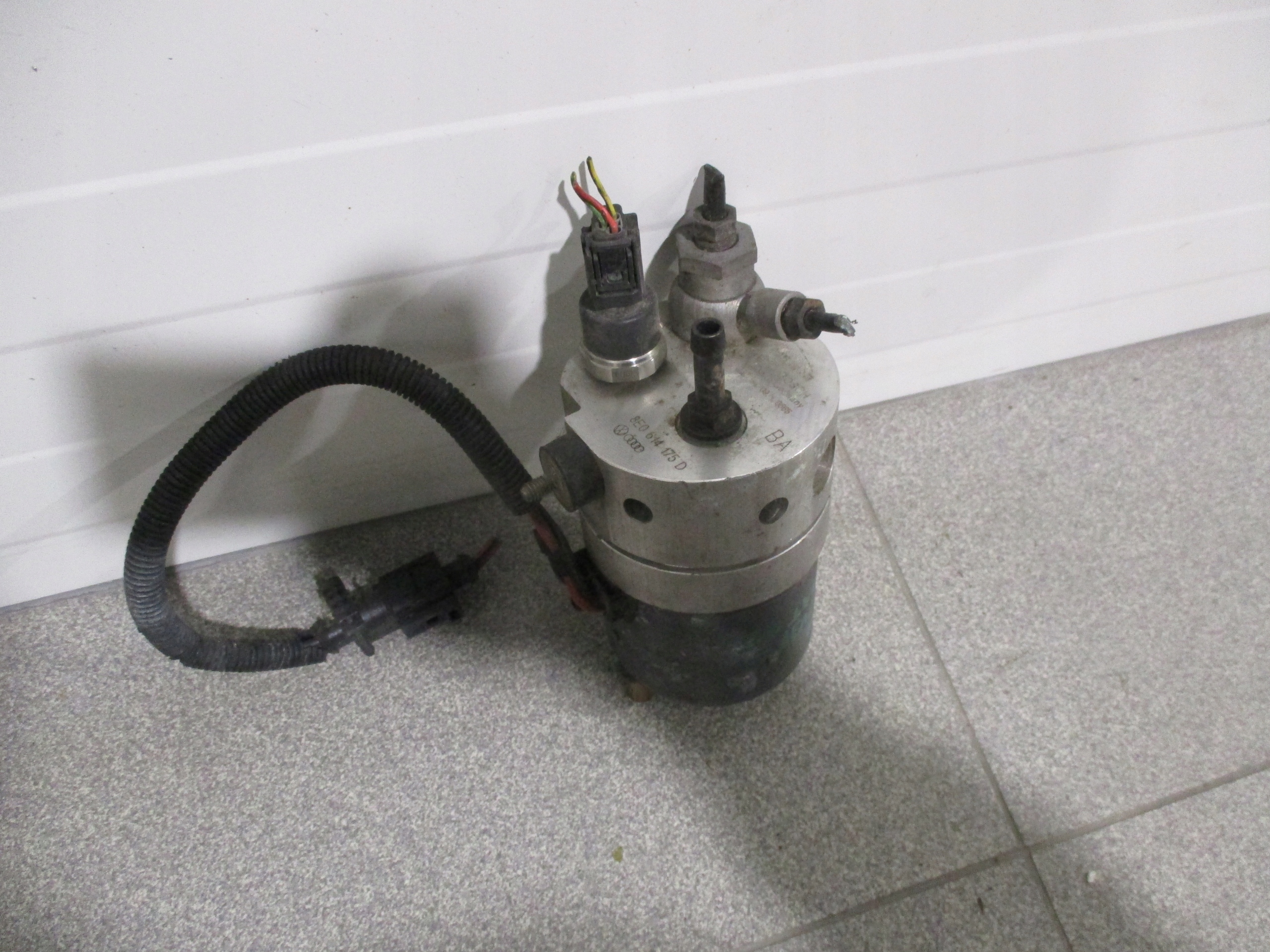 pumpa doladowujaca VW Passat B5 Lift 8E0614175D