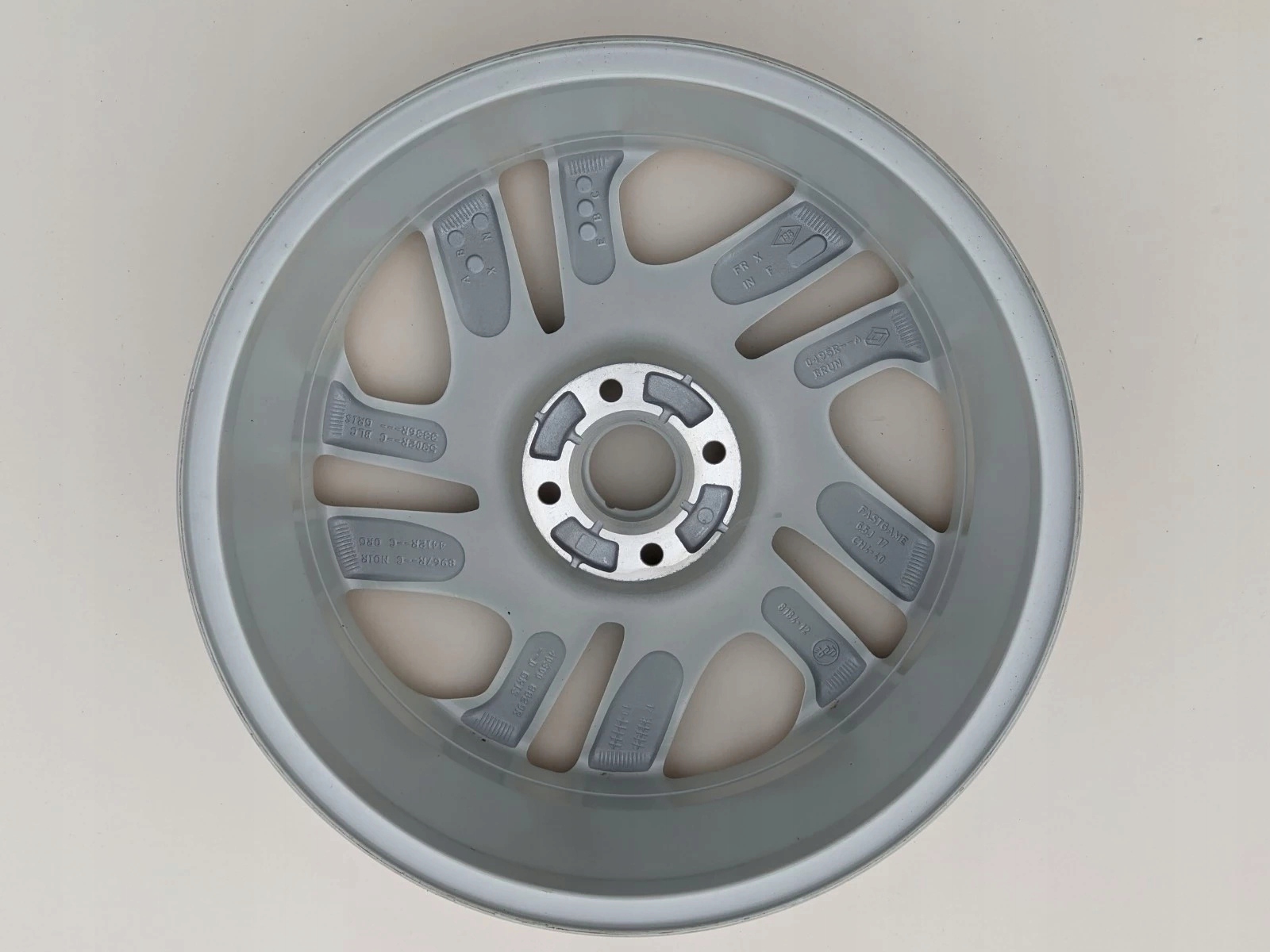 Renault Captur felga 6.5X17 6.5J17 CH4-40 ET40 Wzór wieloramienne