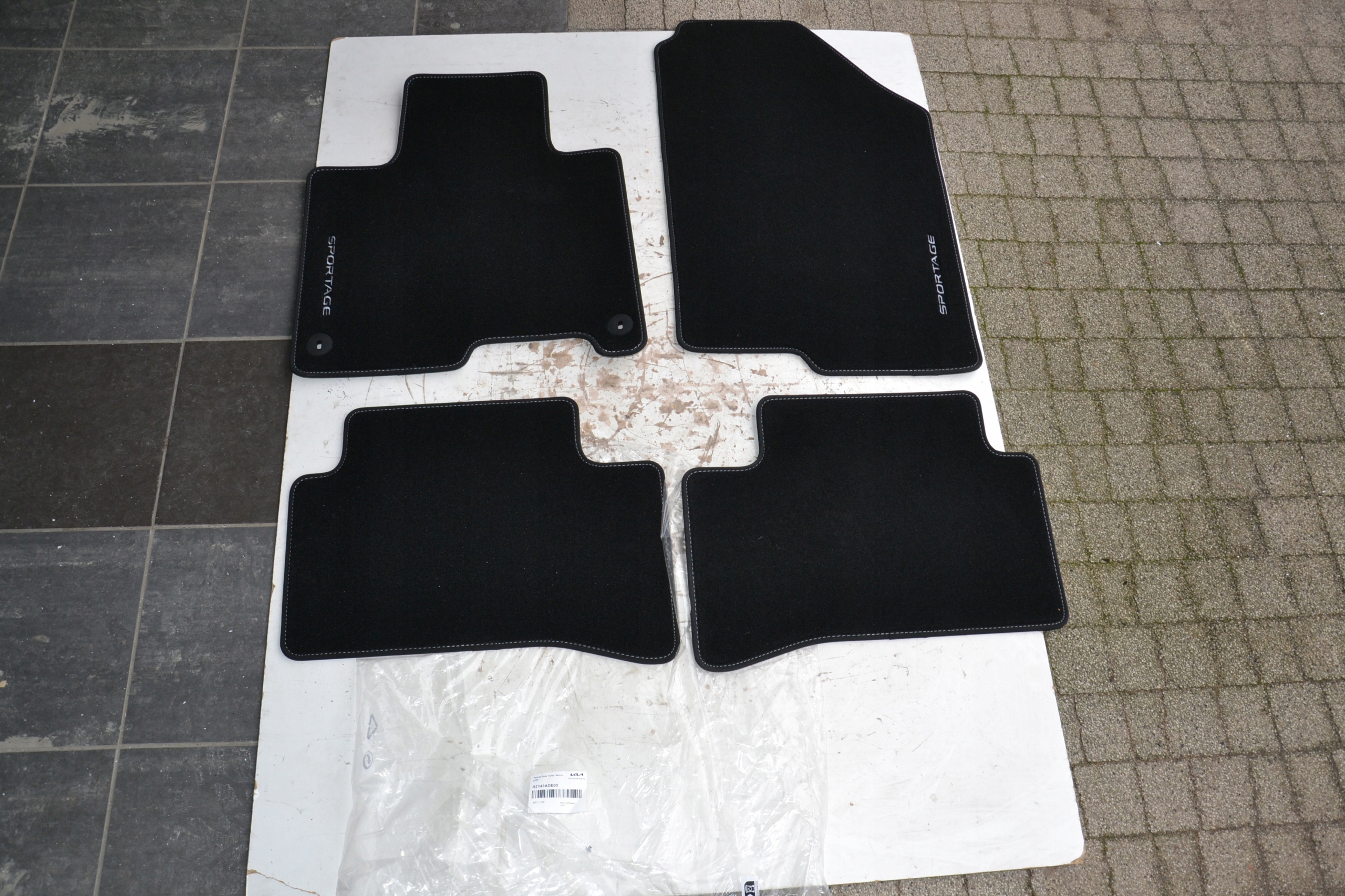 Kia Sportage V 21- dywaniki welurowe 4el. R2143ADE00 oryginał (NOWE)