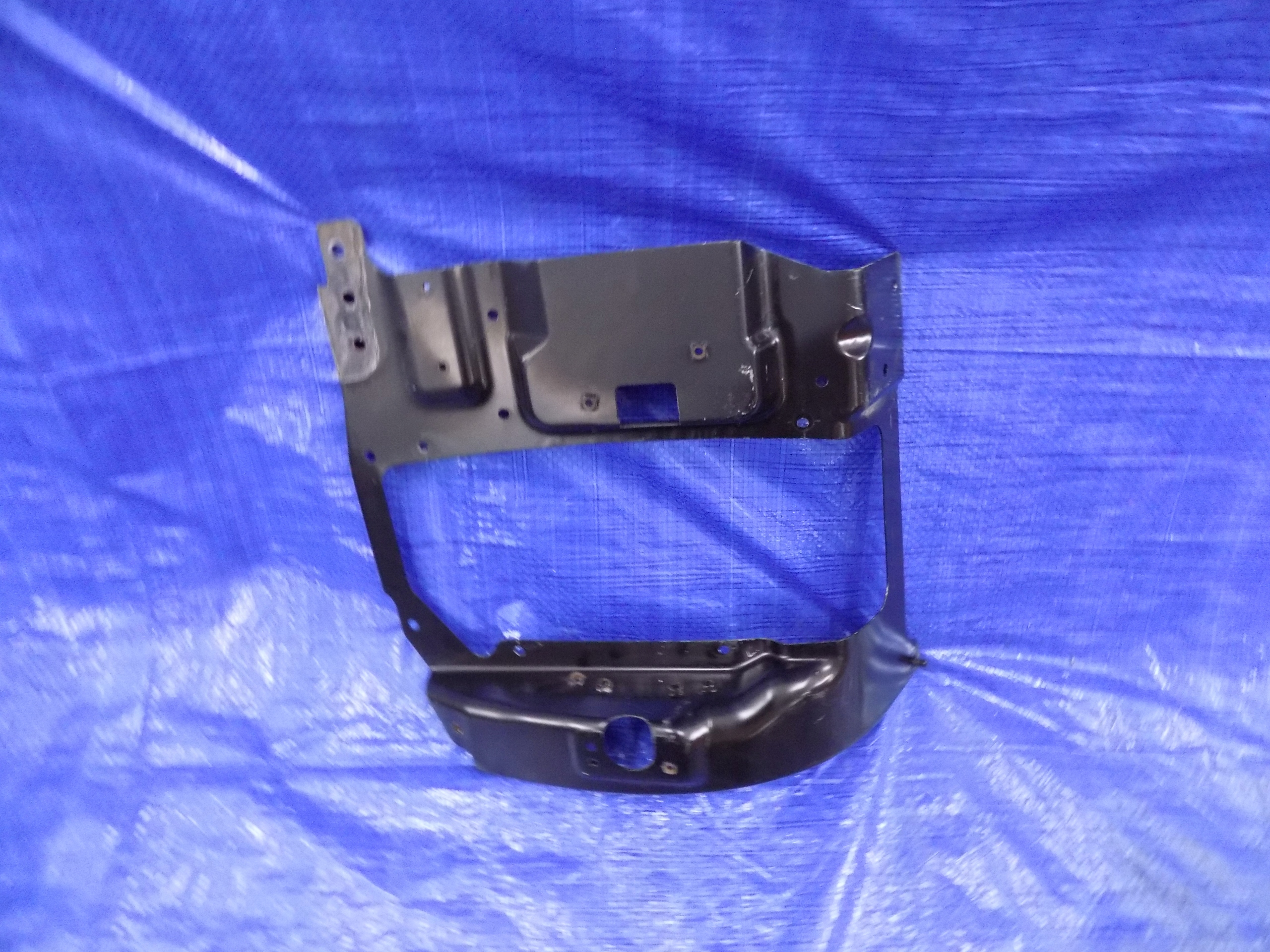 1853355 - Окуляр кронштейн фары правый SCANIA P380 11R