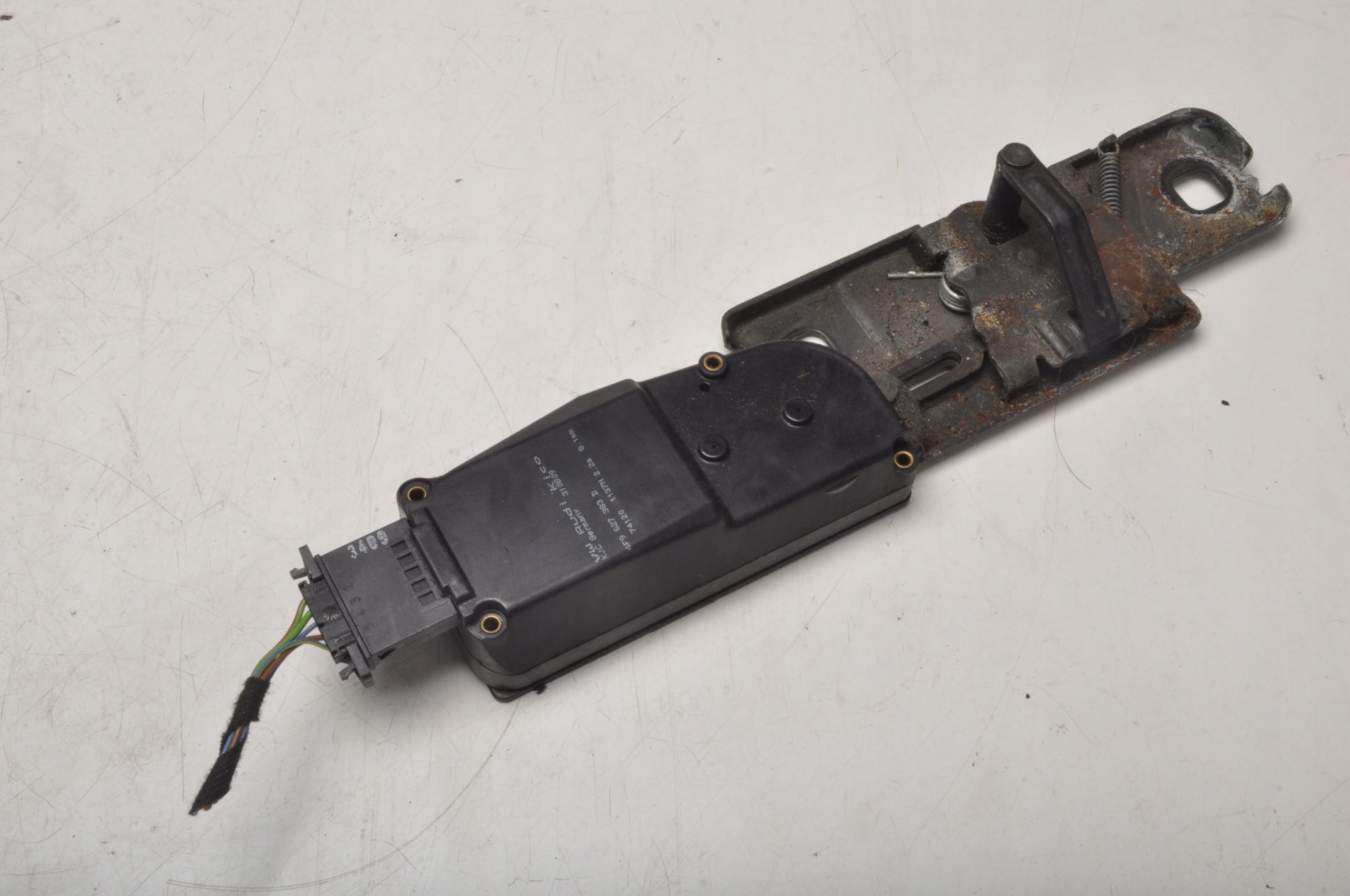 AUDI Q5 DOCIĄG TYLNEJ KLAPY BAGAŻNIKA