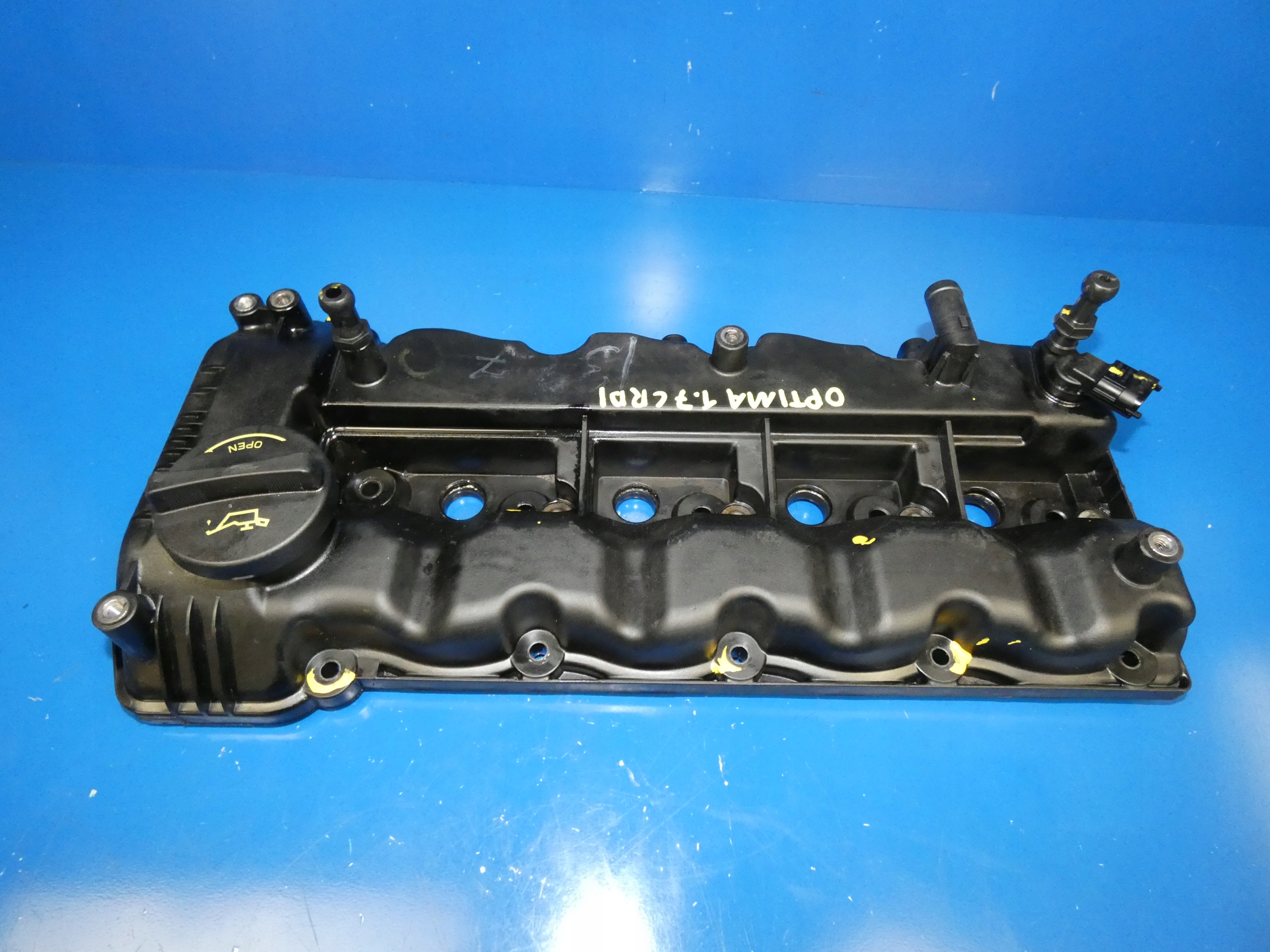 22410-2A700 - KIA OPTIMA SPORTAGE IX35 1.7 CRDI КРЫШКА КЛАПАНА