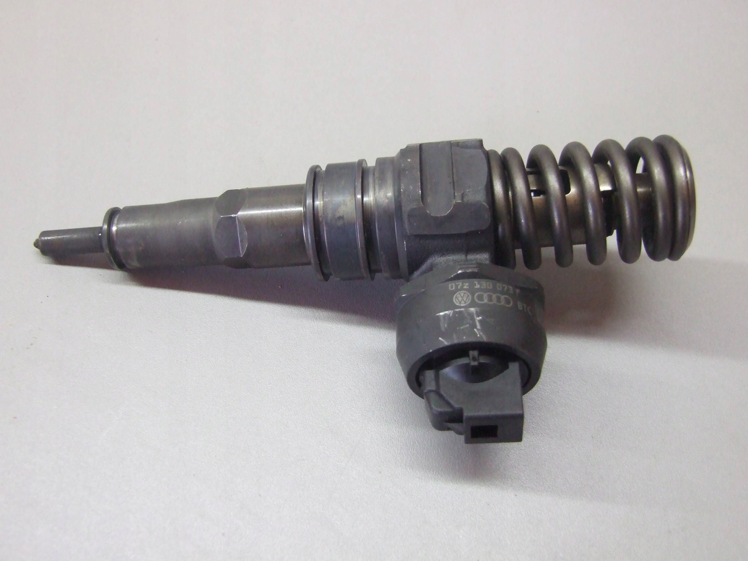 Інжектор VW T5 2.5 TDI 07Z130073F