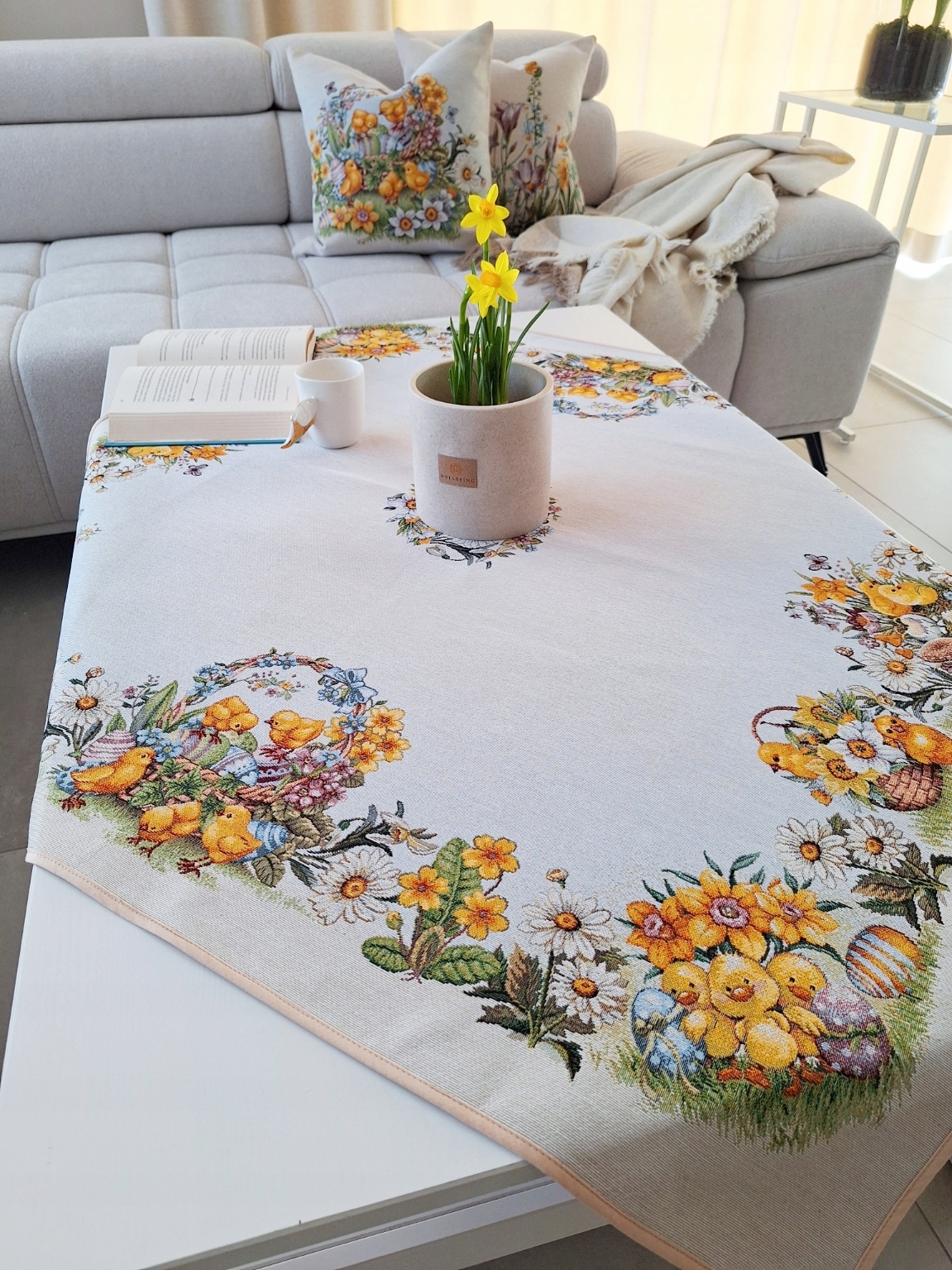 Velikonoční ubrus 100x100 cm L58 Kuřátka