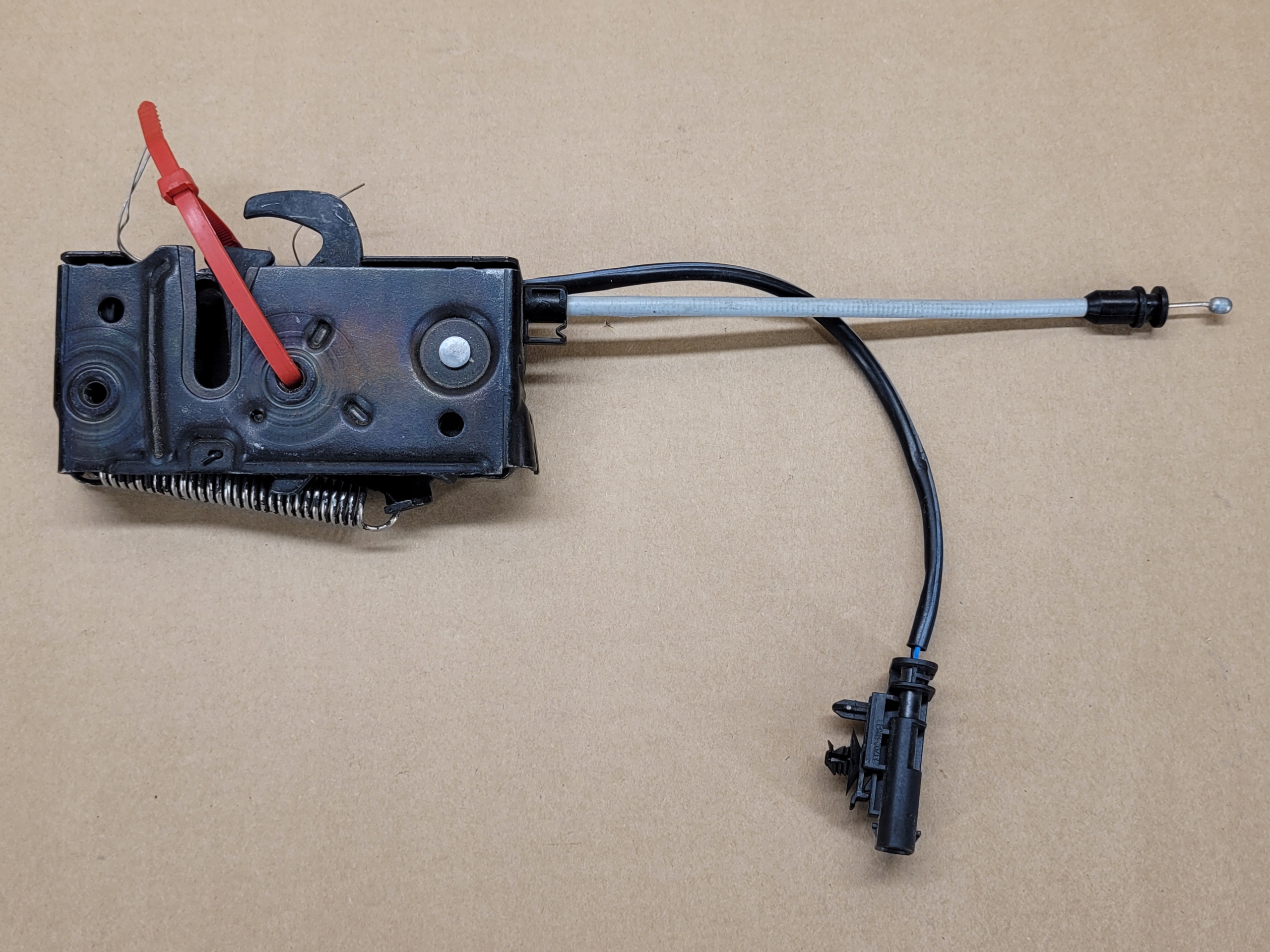 0045 32219544 - ЛЕВЫЙ ЗАМОК КАПОТА VOLVO XC60 II 2017-2023