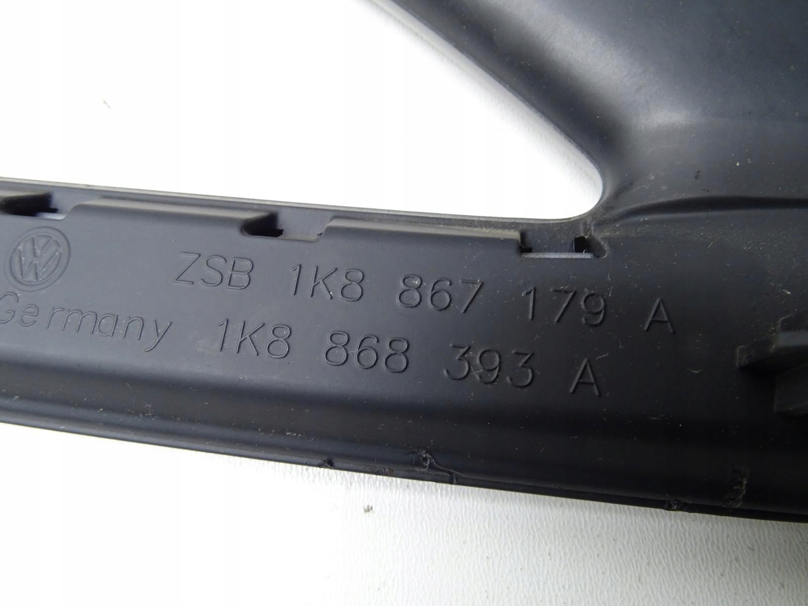 Держатель левая передний левый передняя 1K8867179A vw SCIROCCO III