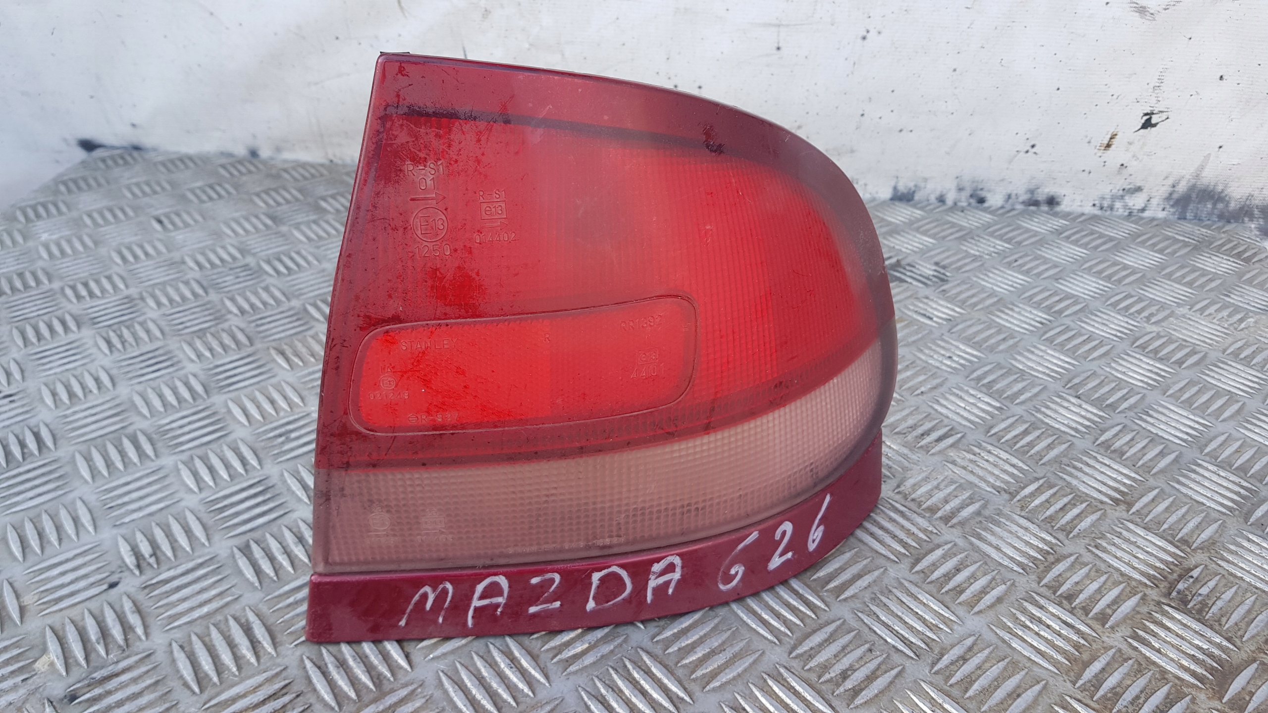 MAZDA 626 IV light right rear part